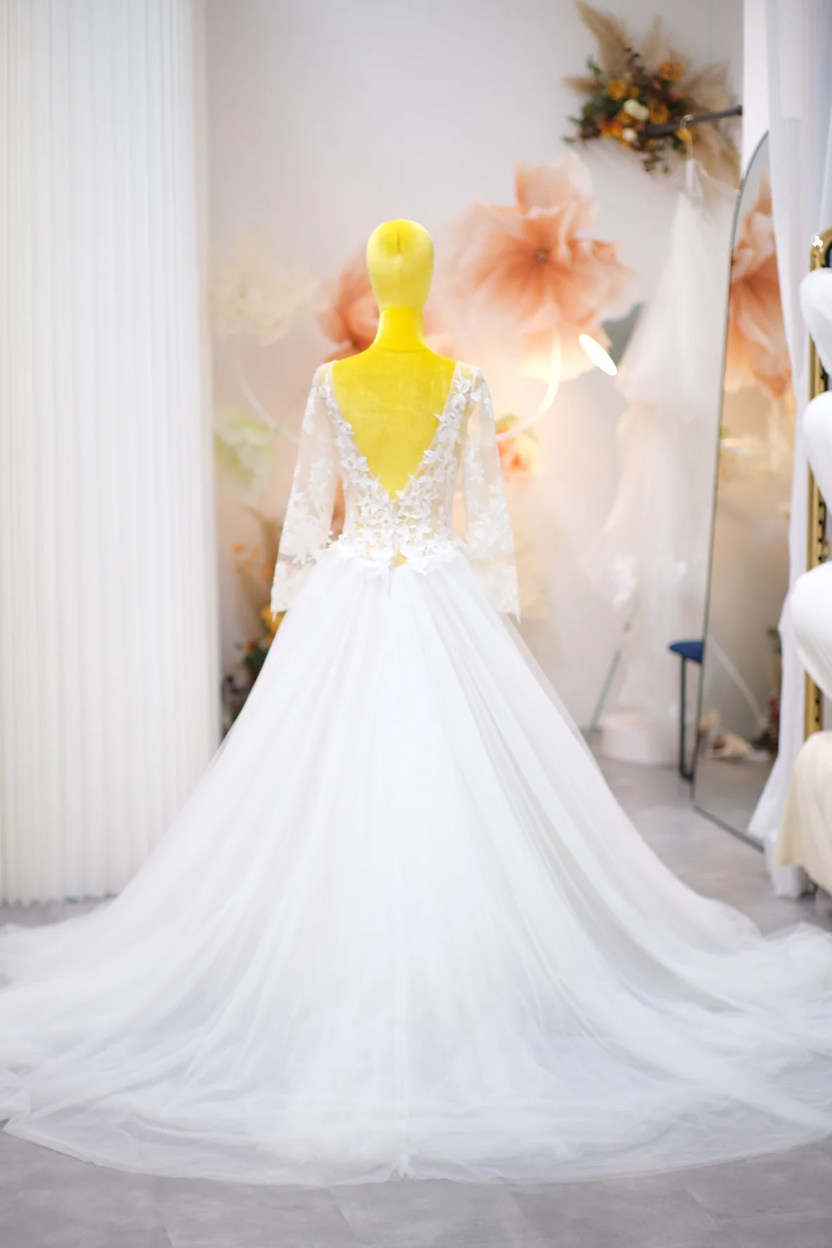 Luxury Half Lace Wedding Gown Size XS | Ready-to-Wear - Image 4