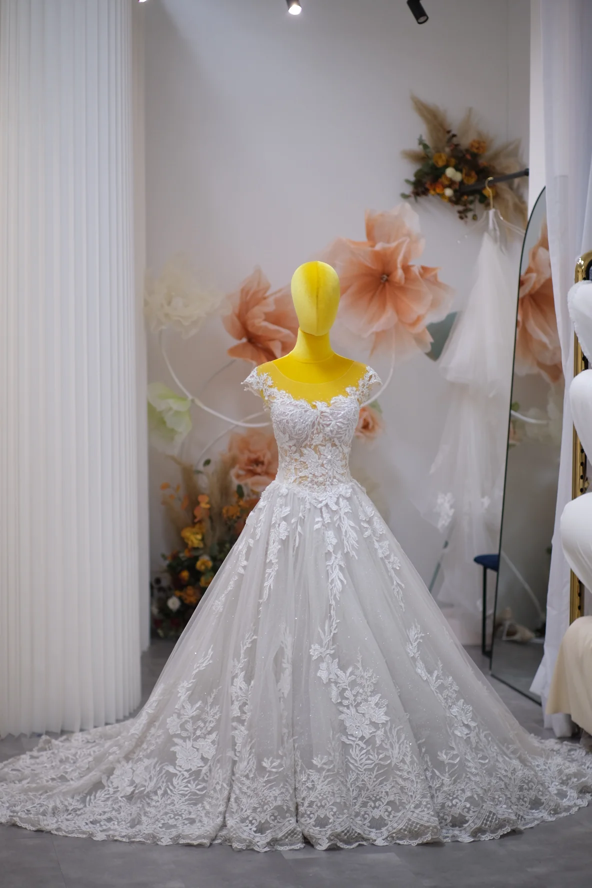 Luxury Full Lace with Beaded Wedding Gown Size M | Ready-to-Wear
