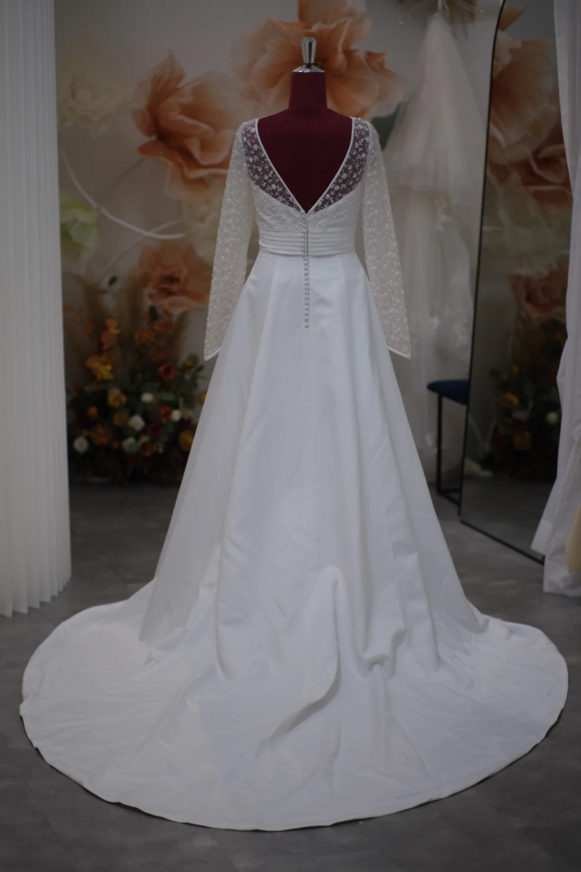 Premium Half Lace Wedding Gown Size XL | Ready-to-Wear - Image 2