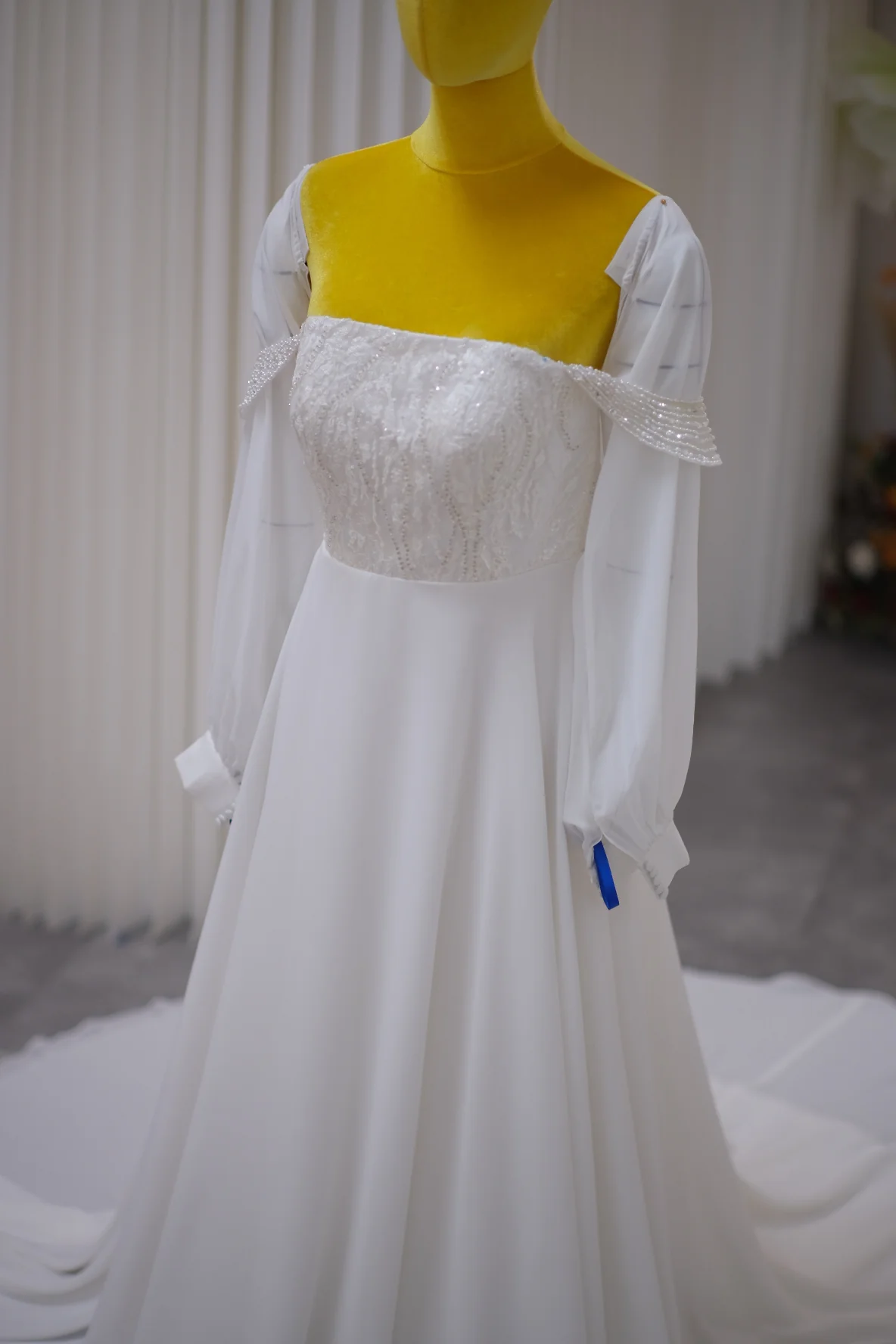 Luxury Half Lace Wedding Gown Size XL | Ready-to-Wear - Image 3