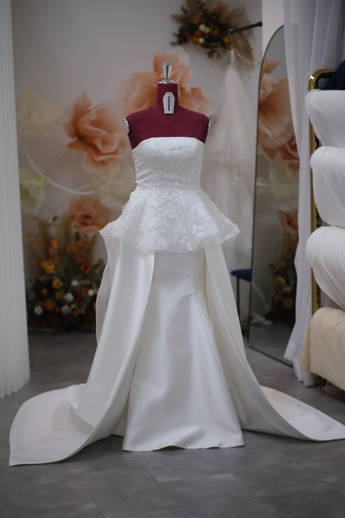 Luxury Half Lace Wedding Gown Size L | Ready-to-Wear - Image 2