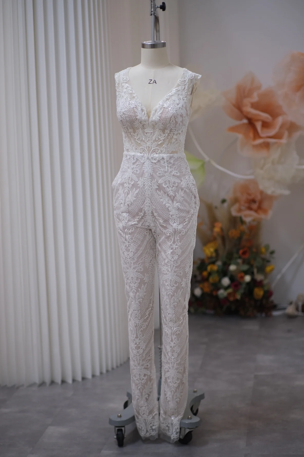 Luxury Full Lace Wedding Gown Size S | Ready-to-Wear