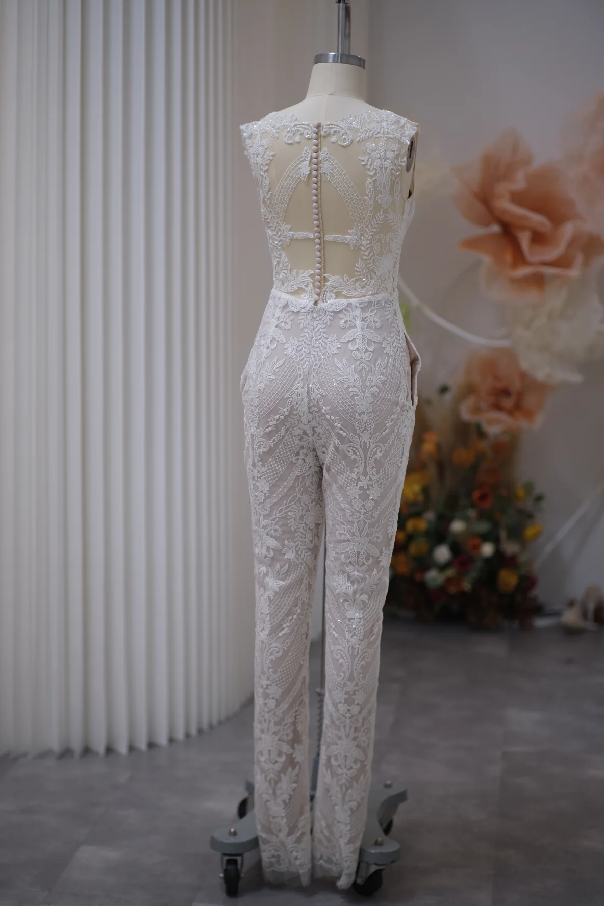 Luxury Full Lace Wedding Gown Size S | Ready-to-Wear - Image 4