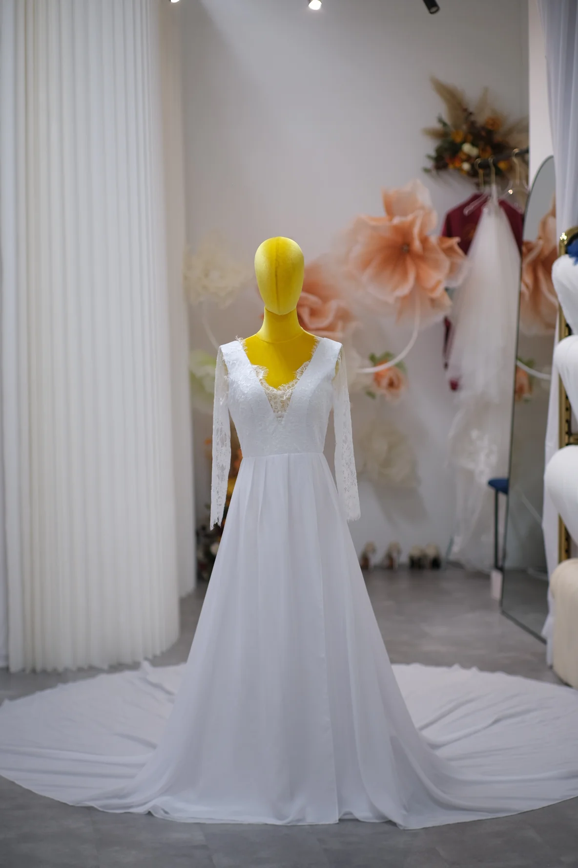 Half Lace Wedding Gown Size L Bust 90 Waist 70 | Ready-to-Wear