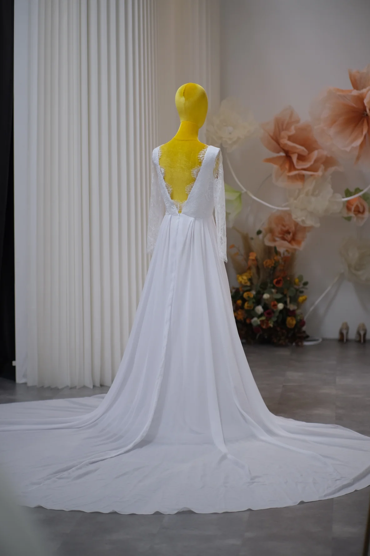 Half Lace Wedding Gown Size L Bust 90 Waist 70 | Ready-to-Wear - Image 4