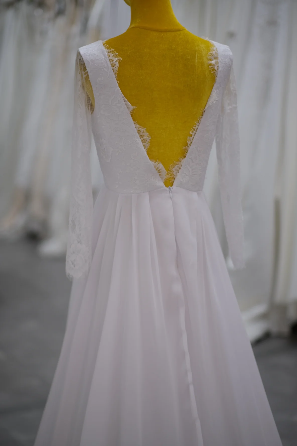 Half Lace Wedding Gown Size L Bust 90 Waist 70 | Ready-to-Wear - Image 5