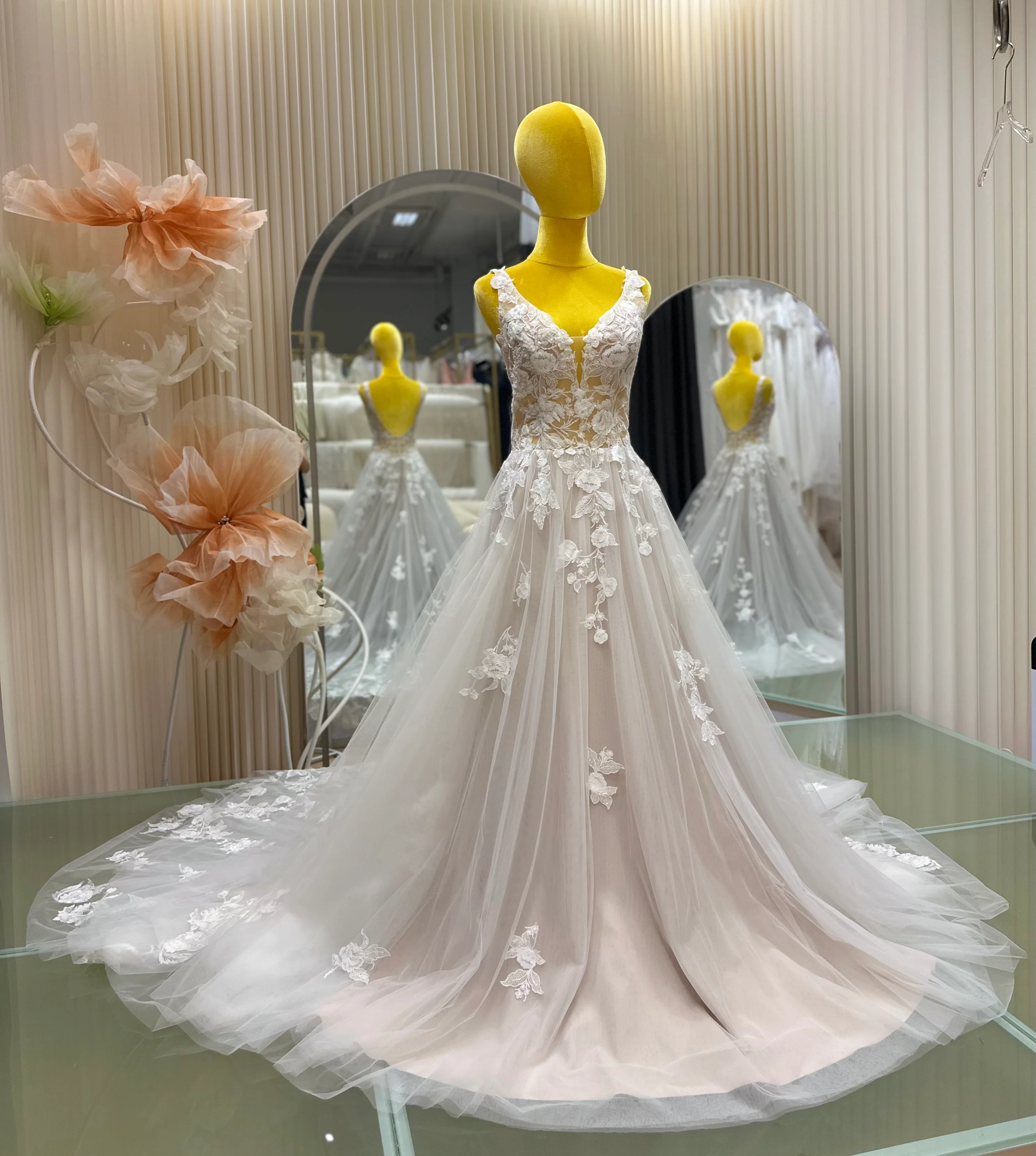 Lux Full Lace Wedding Gown Size L. Bust 89| Ready-to-Wear - Image 2