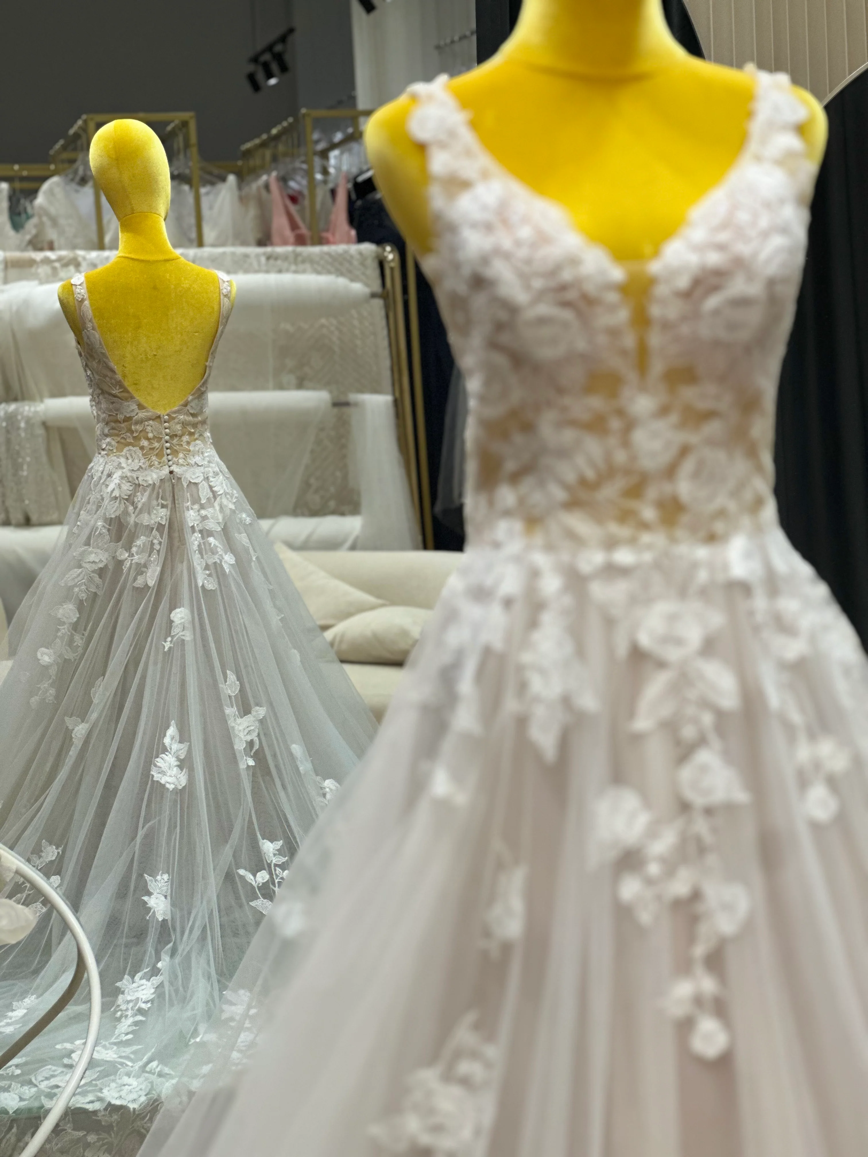 Lux Full Lace Wedding Gown Size L. Bust 89| Ready-to-Wear - Image 6