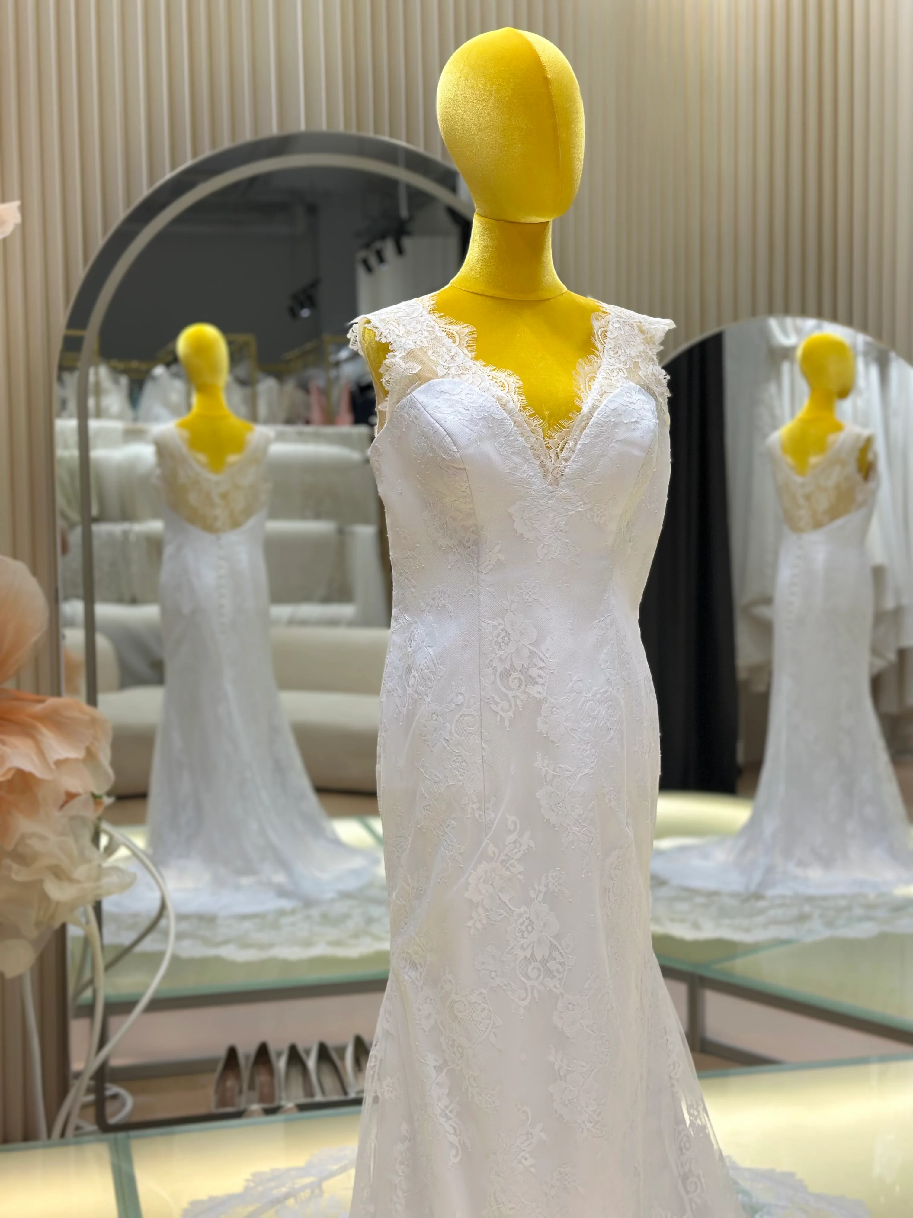 Full Lace Wedding Gown Size 4XL Bust 107 | Ready-to-Wear - Image 3