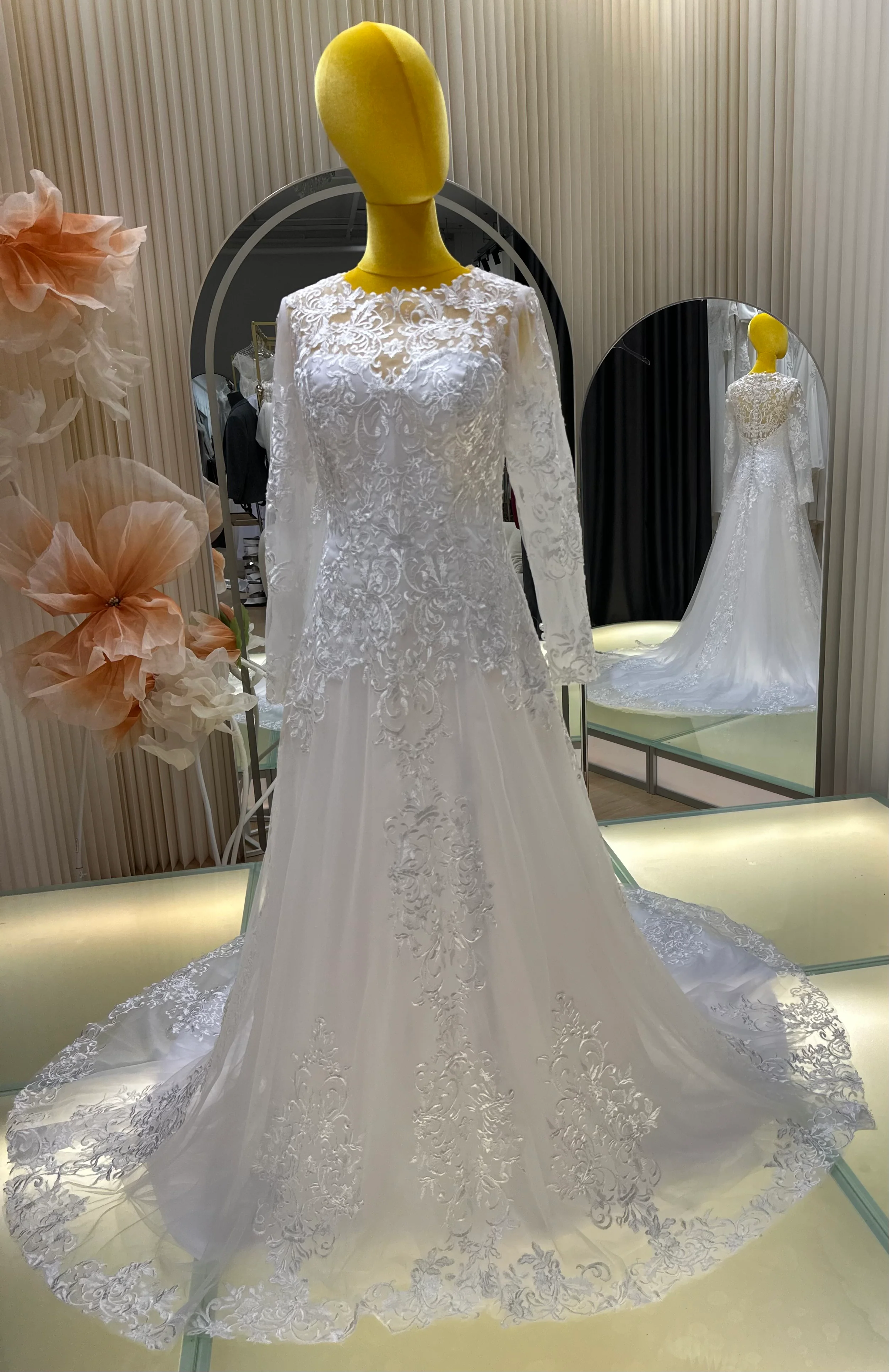 Full Lace Wedding Gown Size 3XL Bust 97 | Ready-to-Wear - Image 8