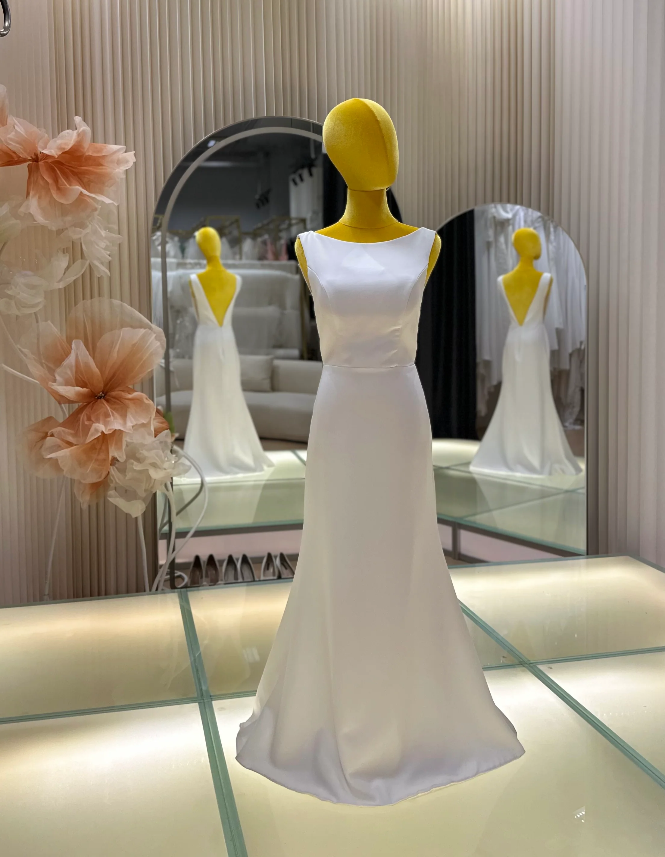 Pleated Plain Wedding Gown Size. L Bust 89| Ready-to-Wear