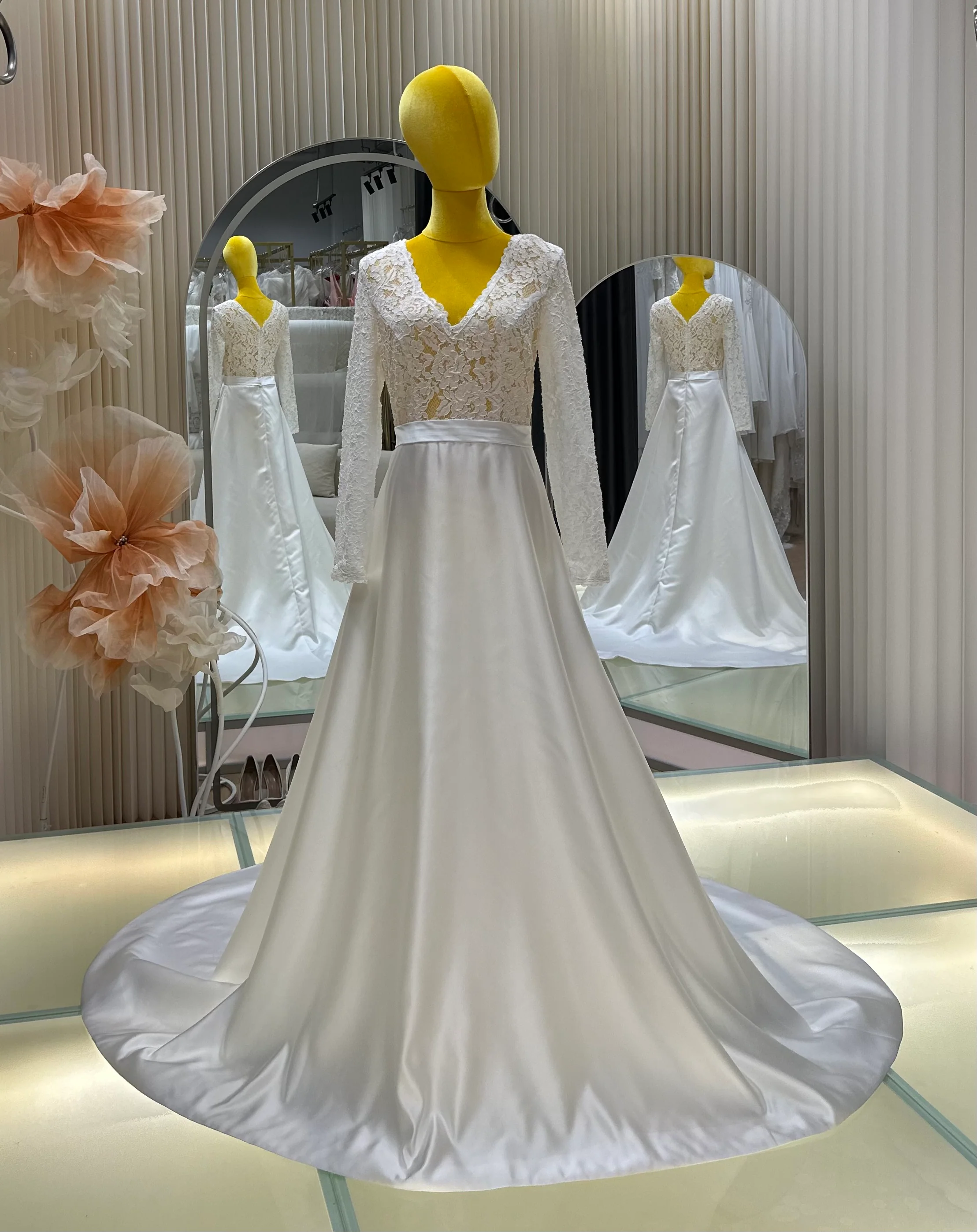 Half-Lace Wedding Gown Size XL Bust 96 | Ready-to-Wear - Image 2