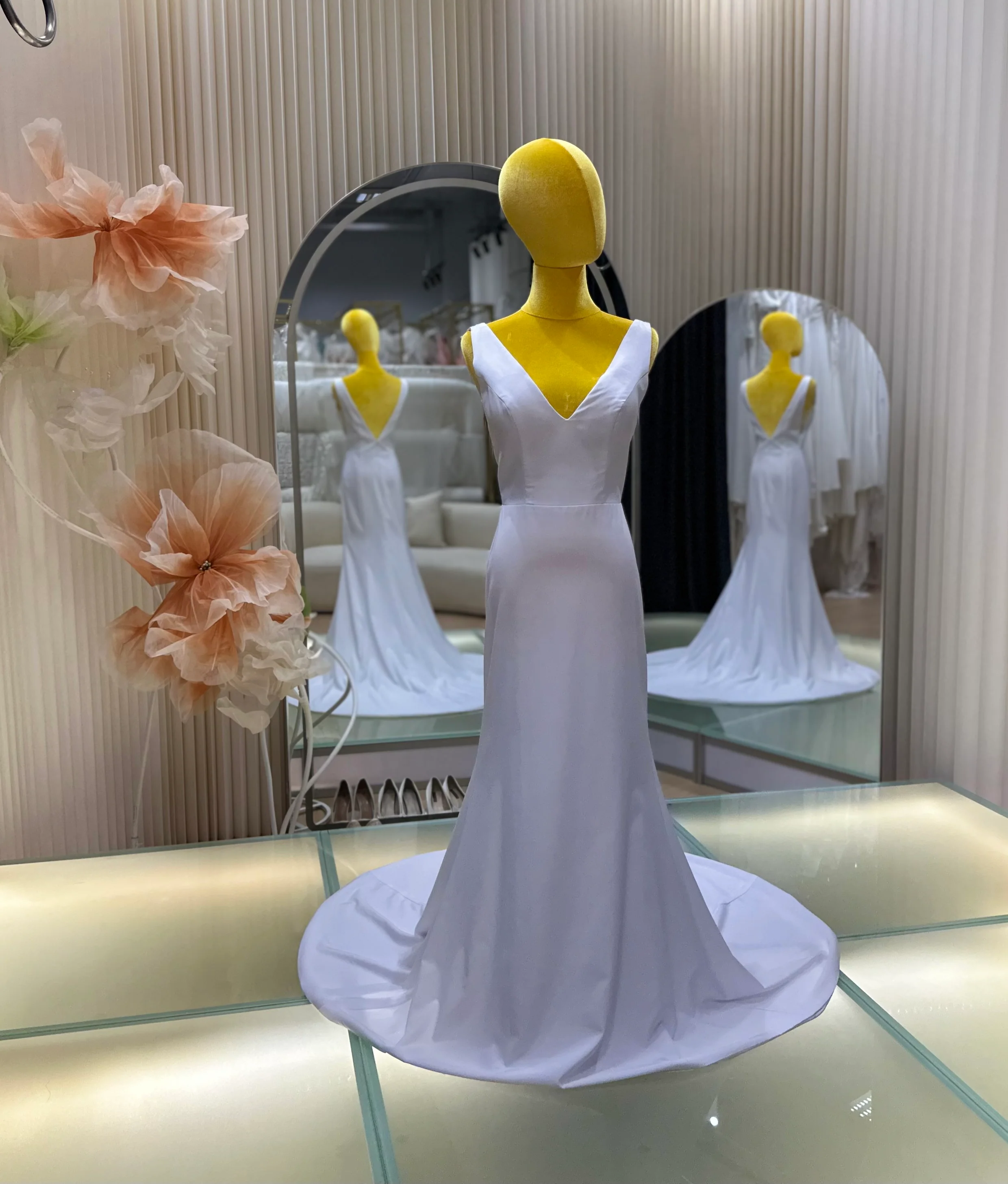Plain Long Wedding Gown Size L Bust. 87 |Ready-to-Wear