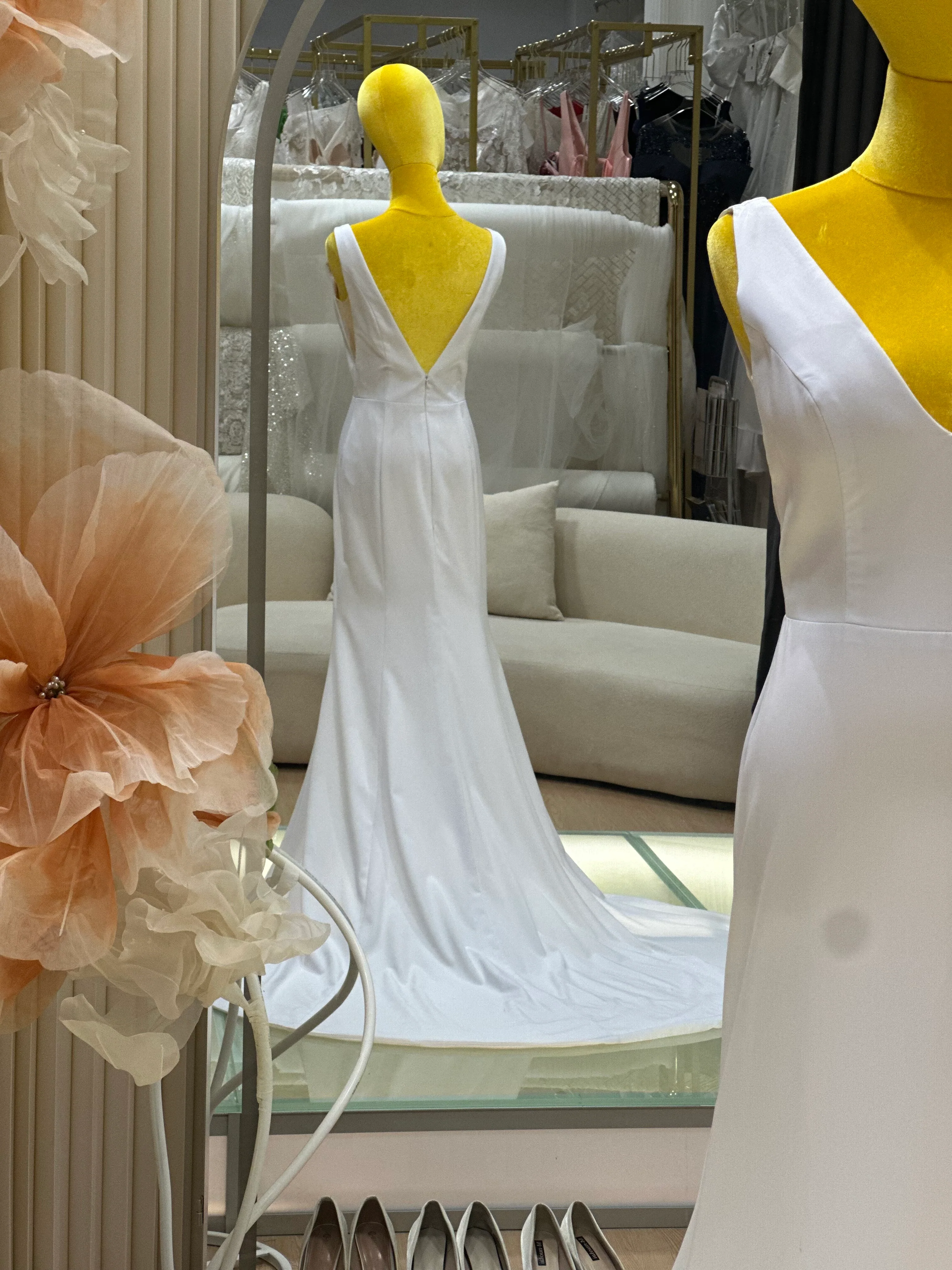 Plain Long Wedding Gown Size L Bust. 87 |Ready-to-Wear - Image 5