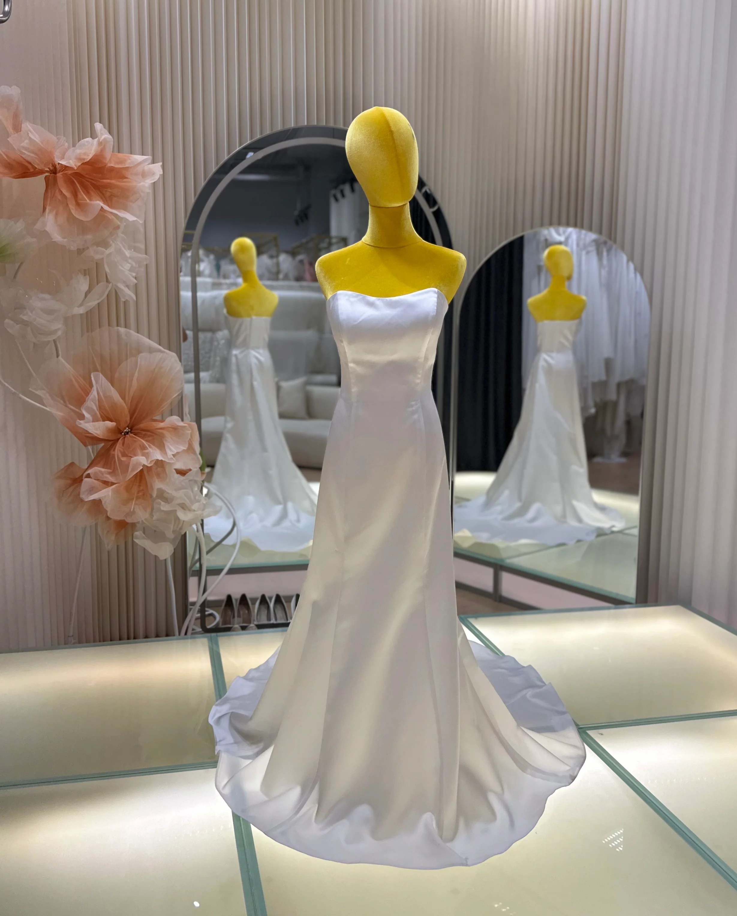 Premium Pleated Plain Wedding Gown Size XL | Ready-to-Wear - Image 2