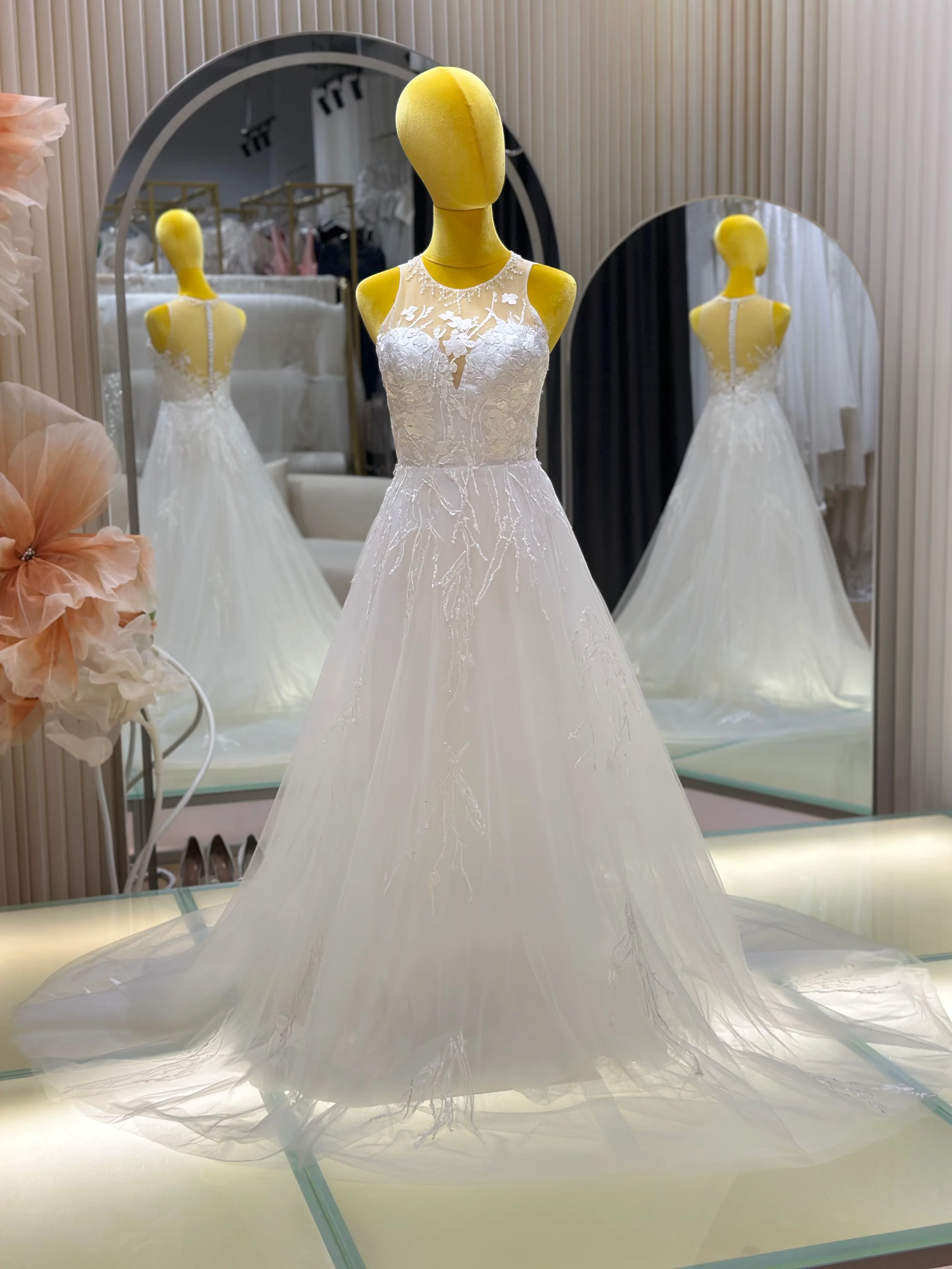 Premium Beaded Full Lace Wedding Gown Size. M |Ready-to-Wear - Image 3