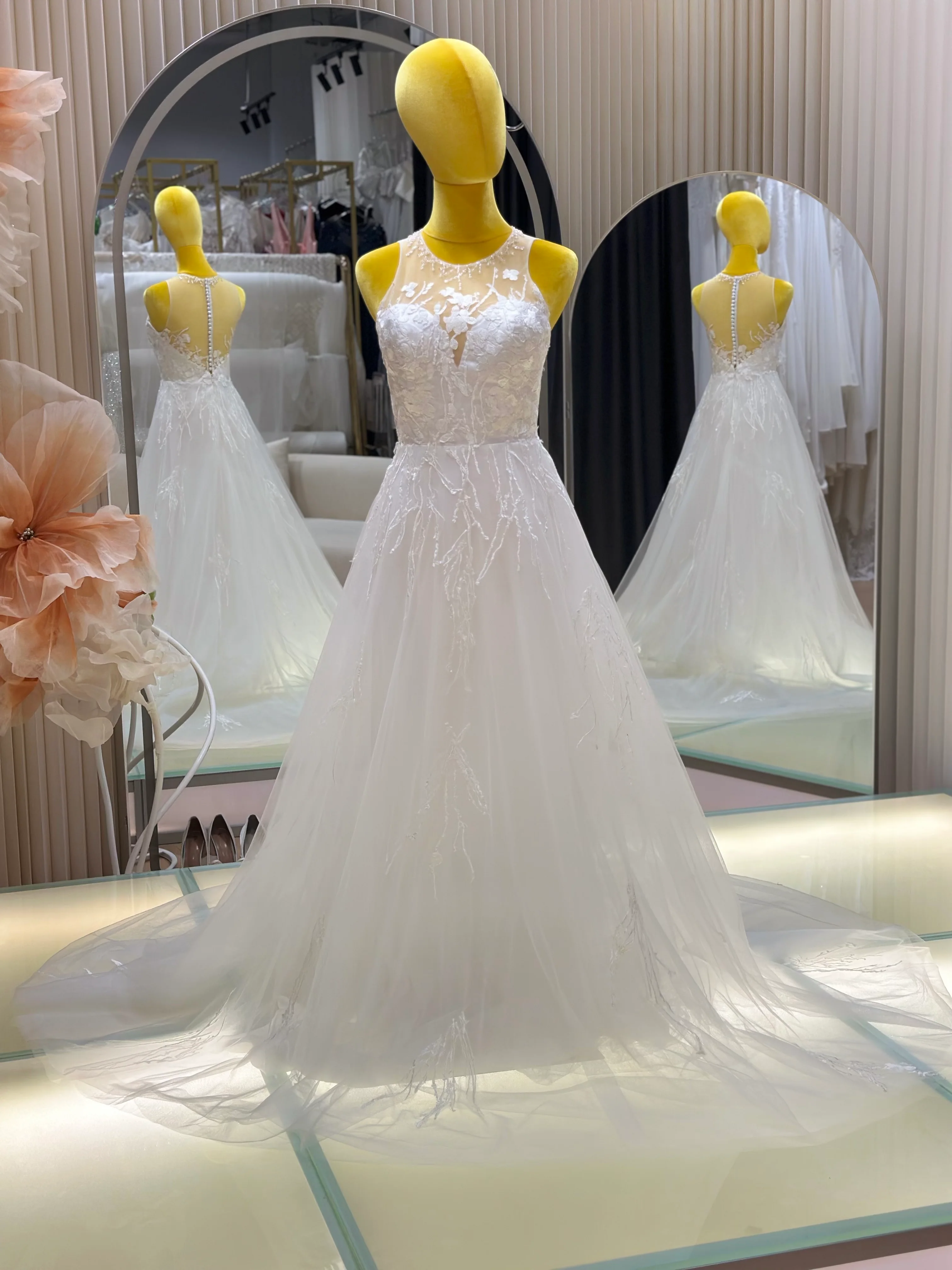 Premium Beaded Full Lace Wedding Gown Size. M |Ready-to-Wear - Image 4