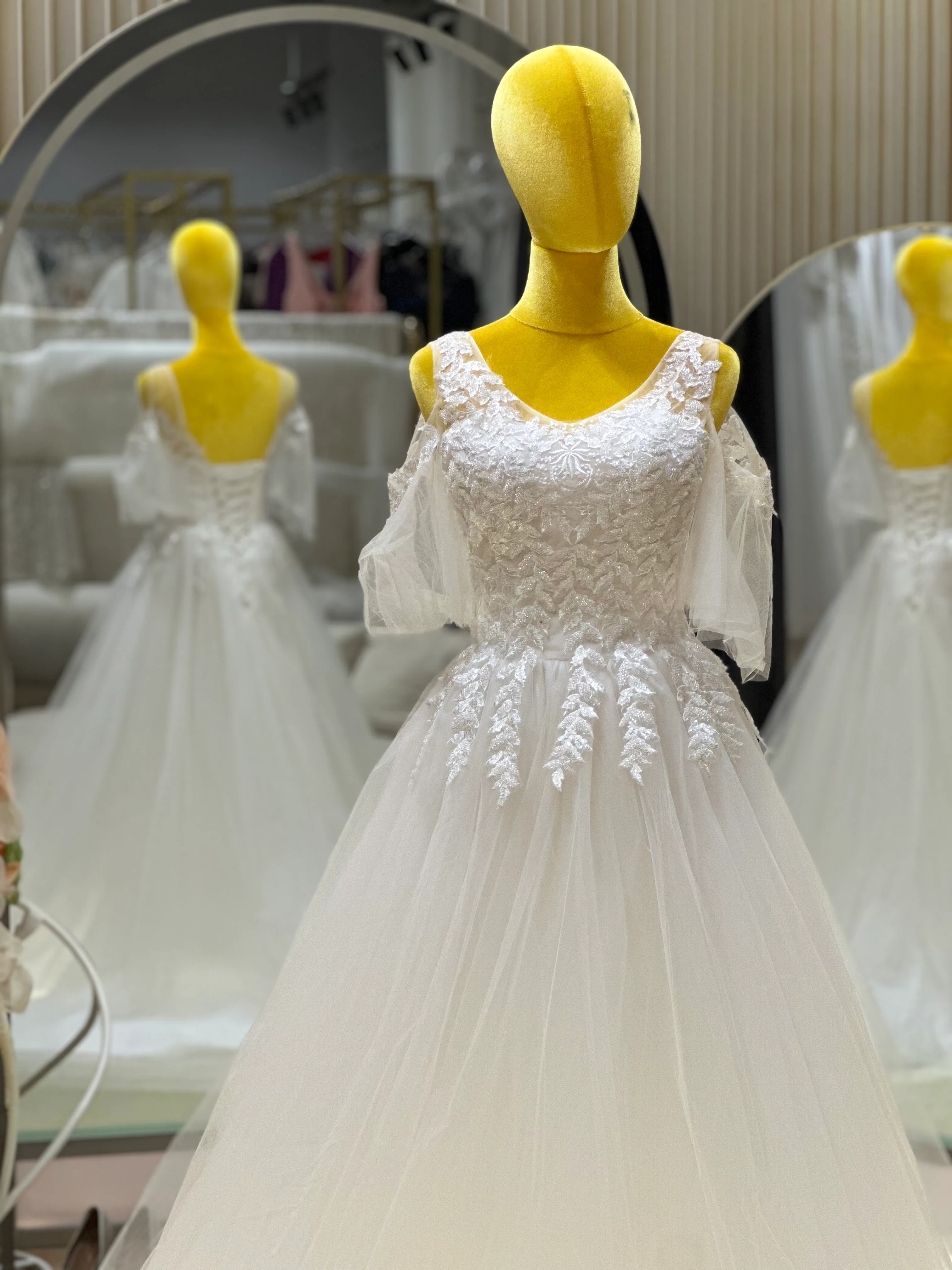 Beaded Half-Lace Wedding Gown Size M-XL | Ready-to-Wear - Image 3