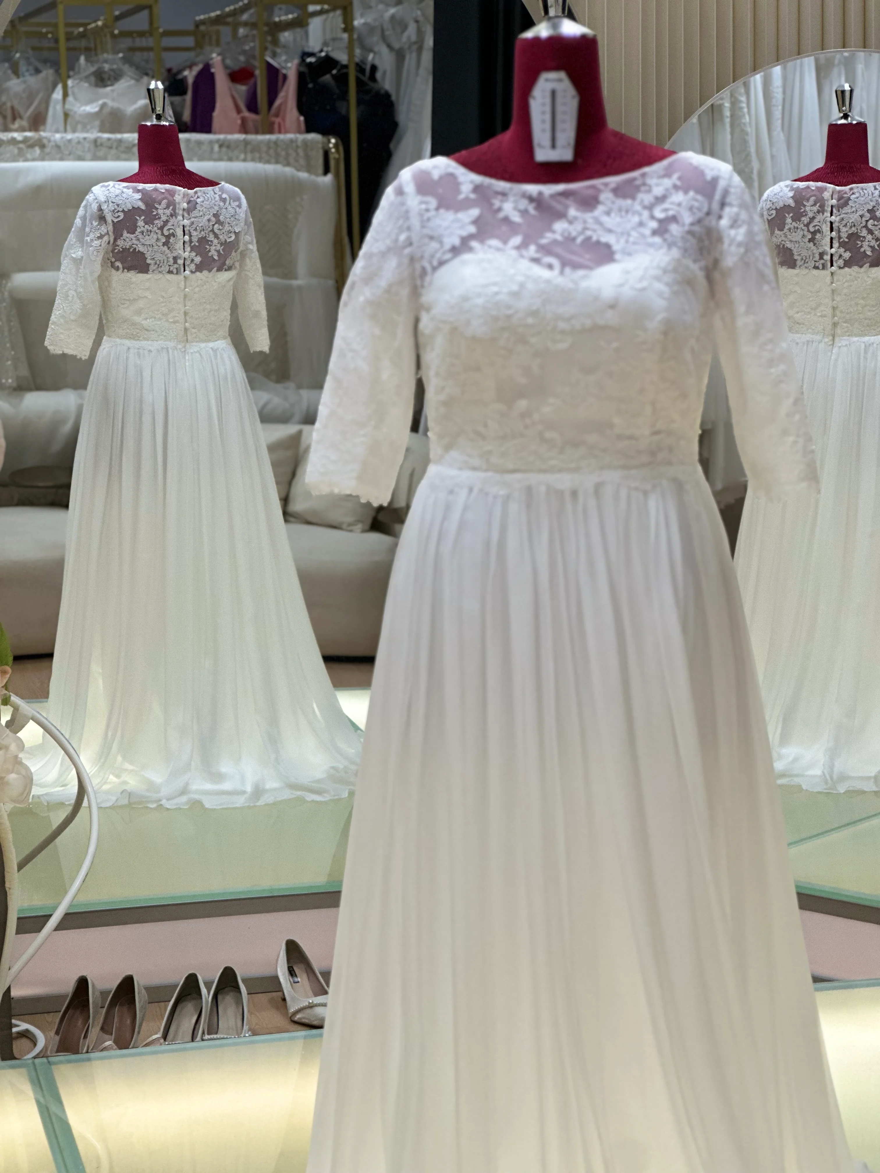 Elegant Half-Lace Wedding Gown Size XXL | Ready-to-Wear - Image 3