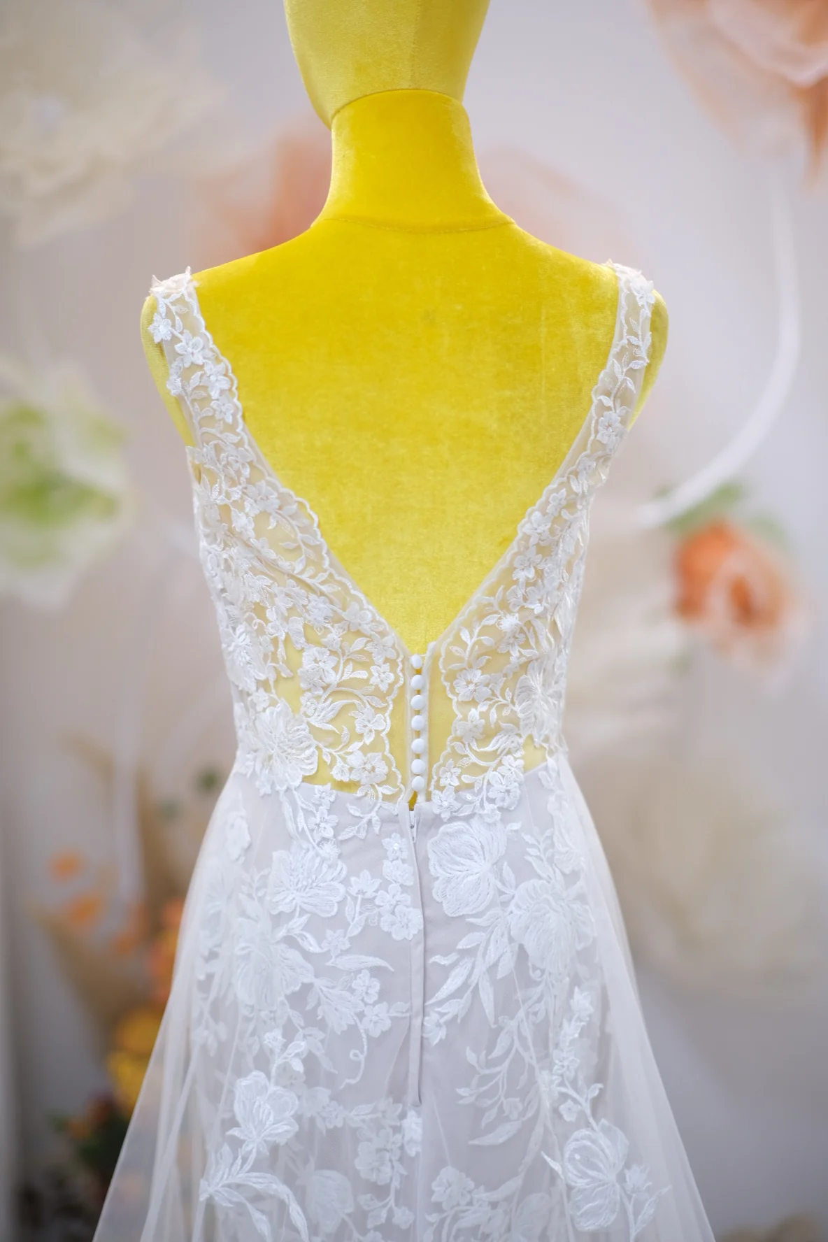 Lux Full Fabric Lace Wedding Gown Size S | Ready-to-Wear - Image 6