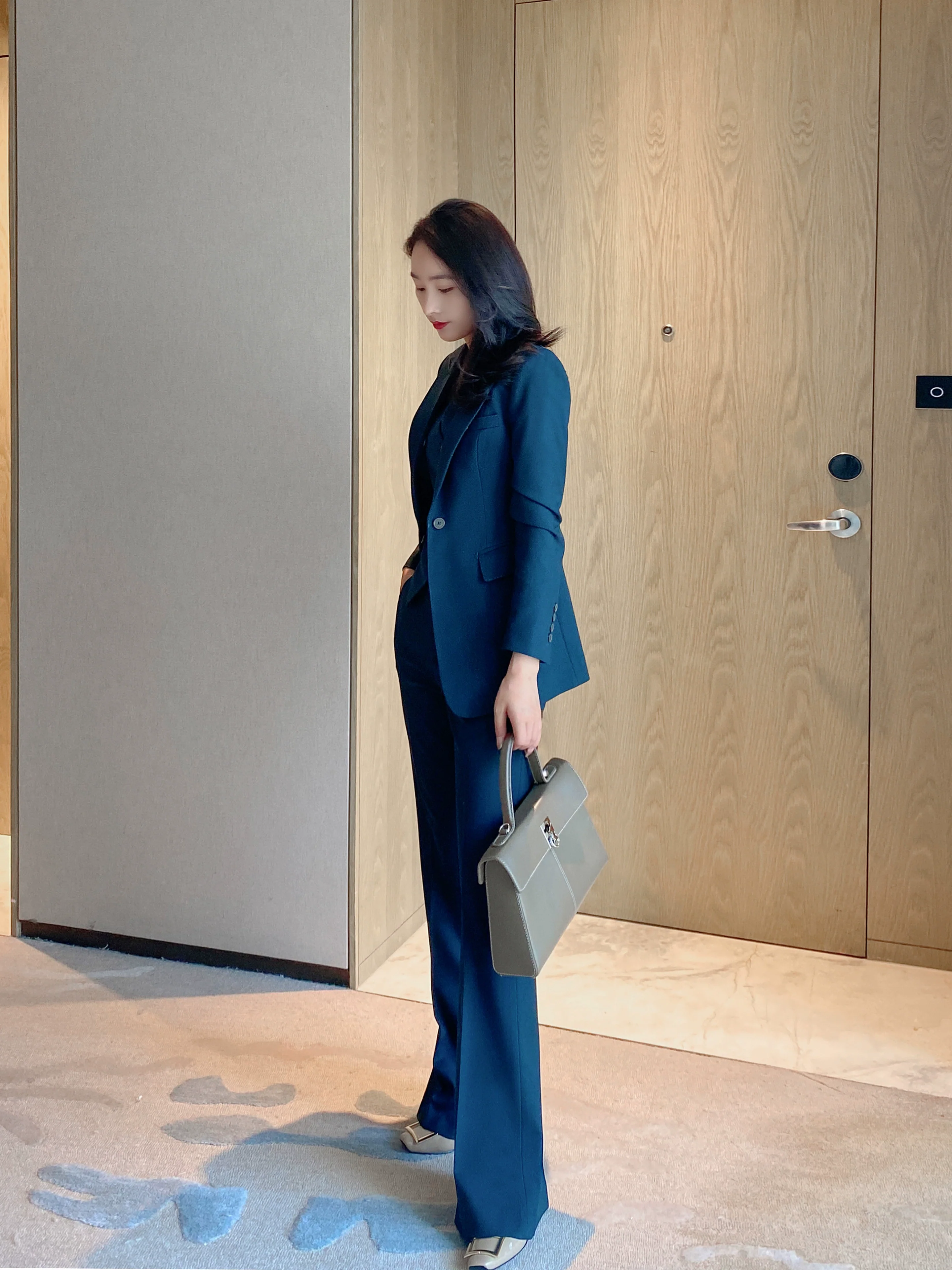 Cyan Blue Classic Women's Suit Set with Vest - Image 4