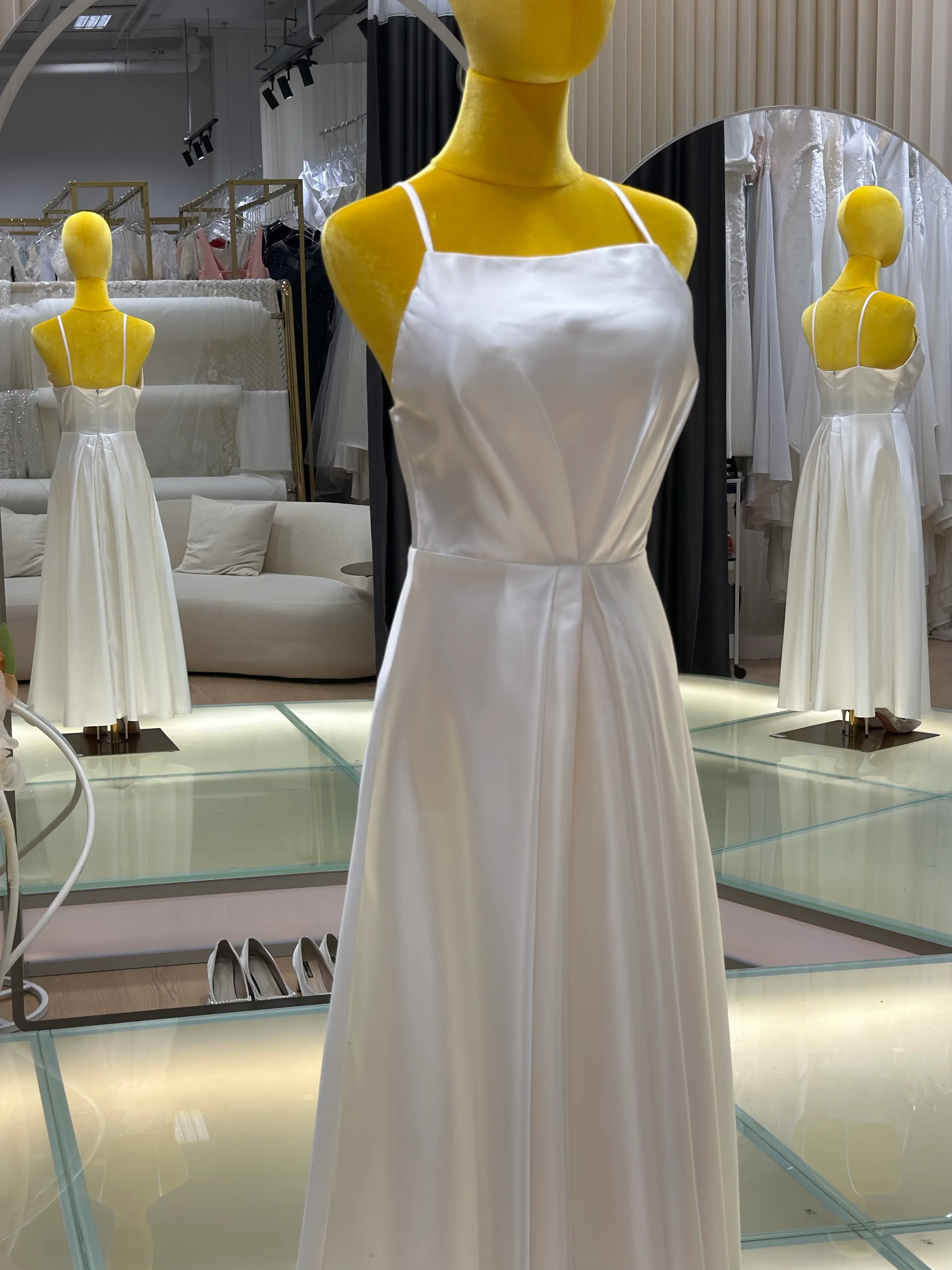 Simple French Style Outdoor Light Wedding Gown | Ready-to-Wear - Image 4