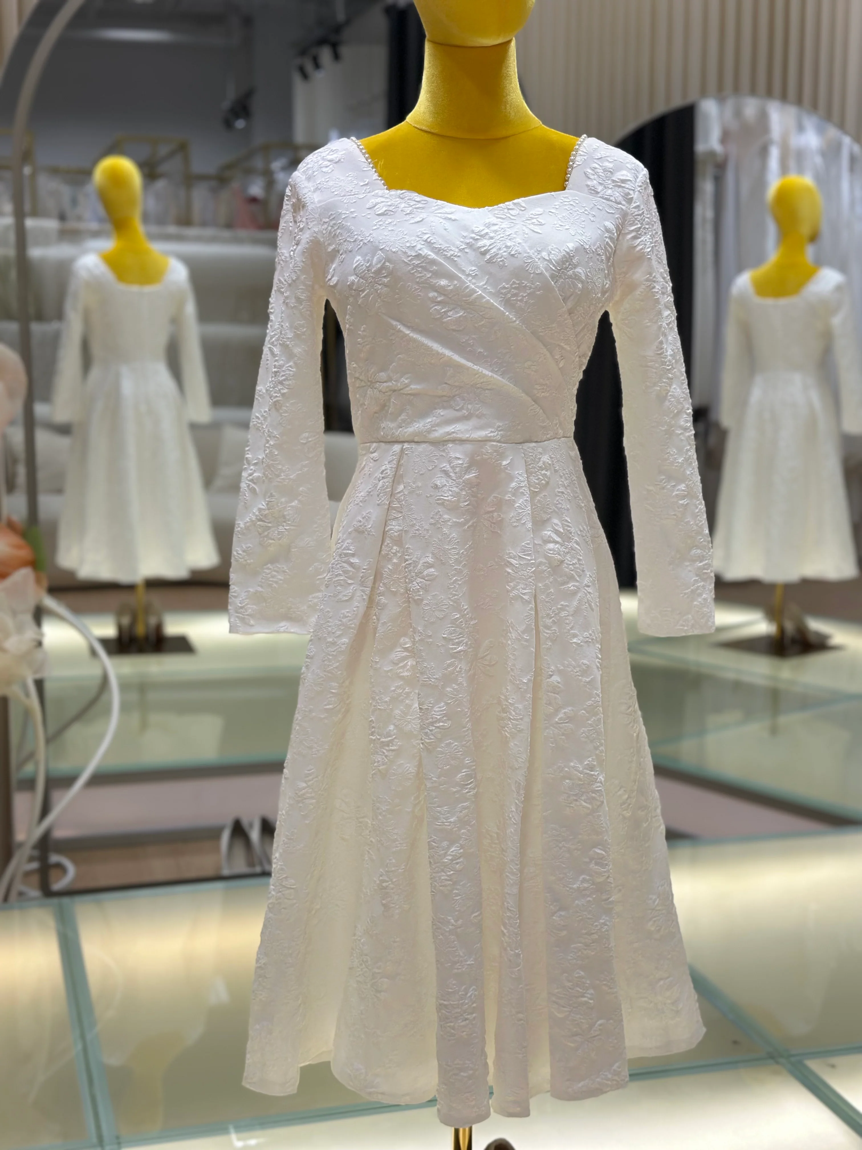 White High-End Luxury Banquet Wedding Gown | Ready-to-Wear - Image 4