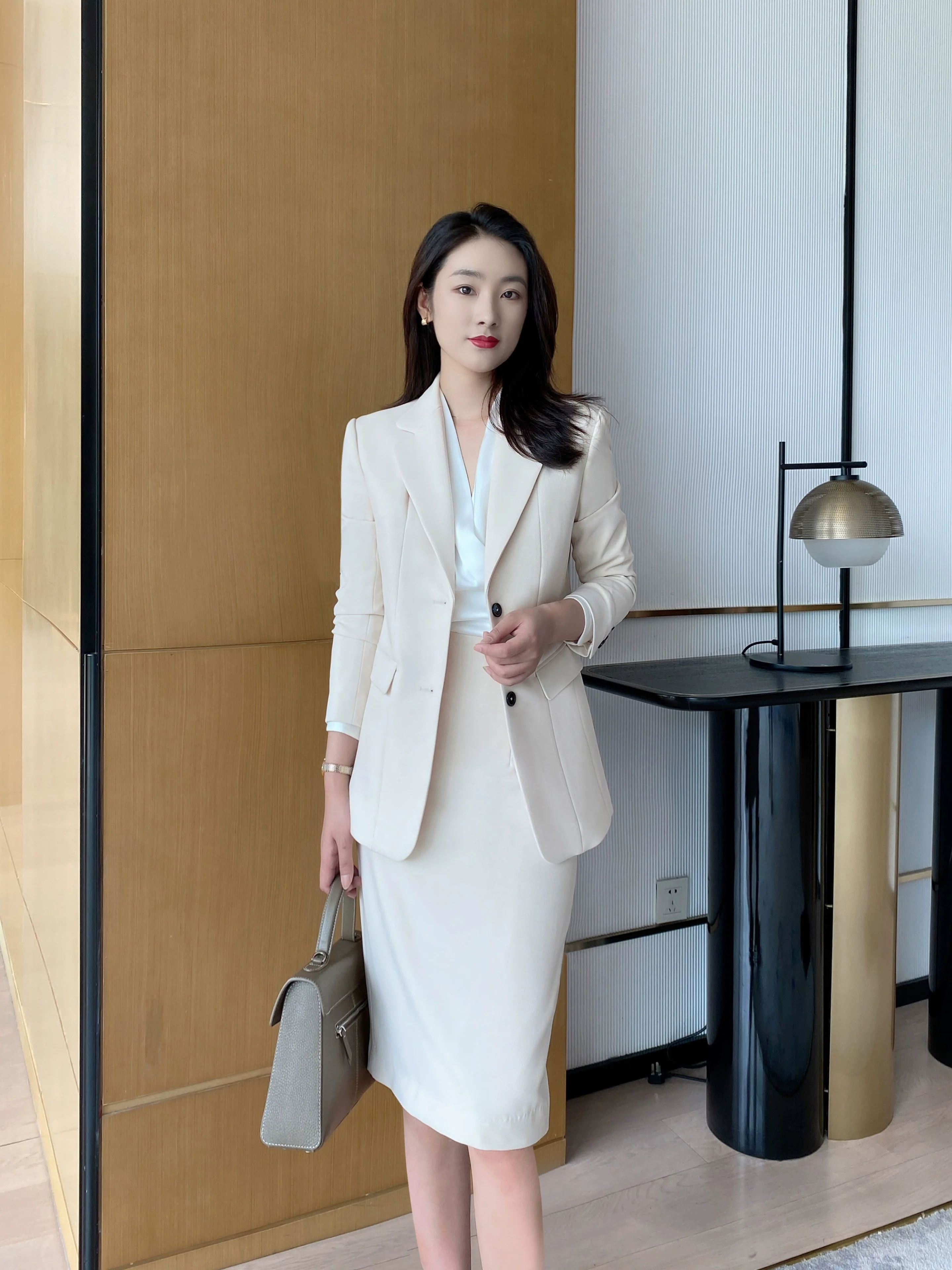 Elegant Off-White Women's Suit Jacket with A-Line Skirt - Image 5