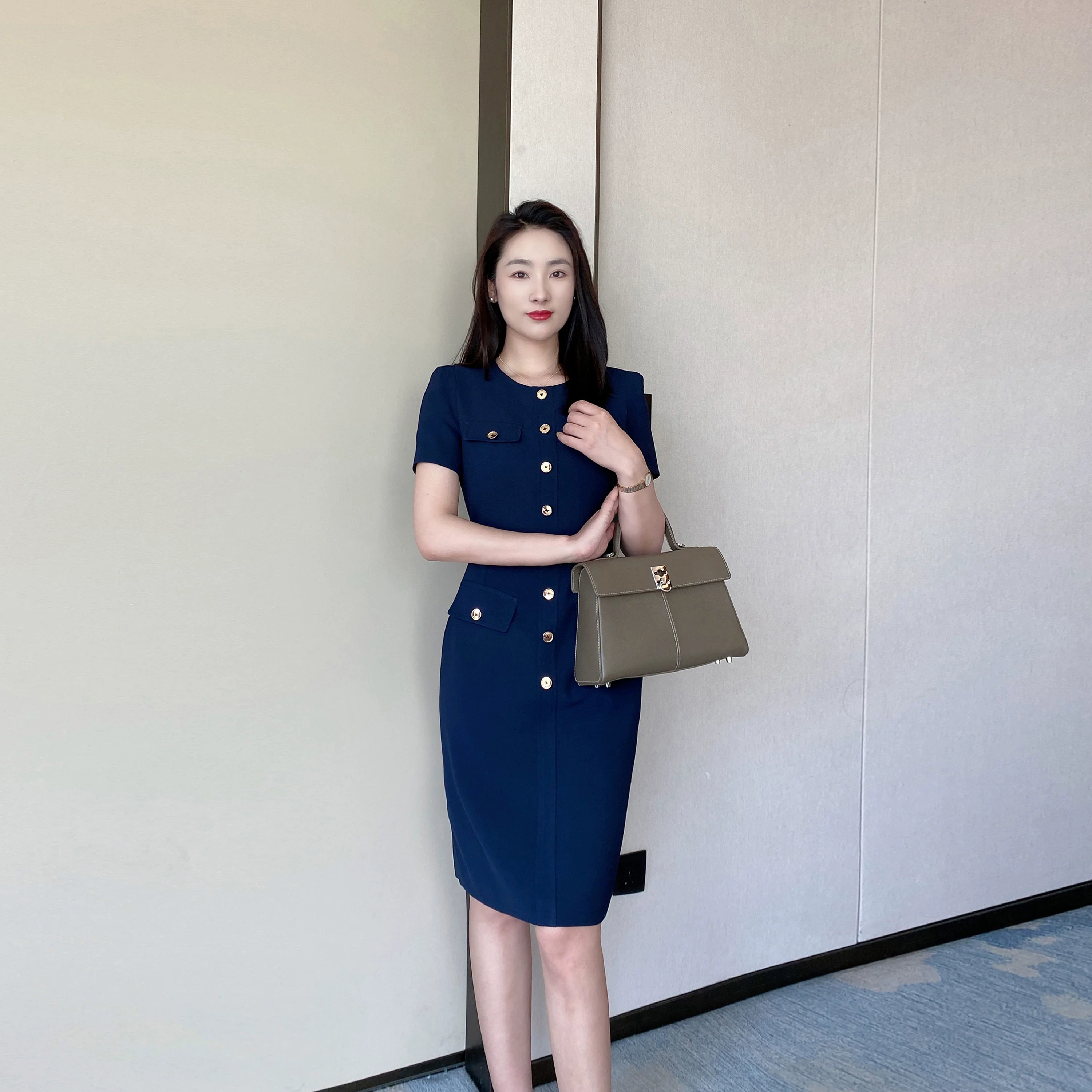 Elegant Summer Fitted Midi Dress with Short Sleeve – Navy - Image 2