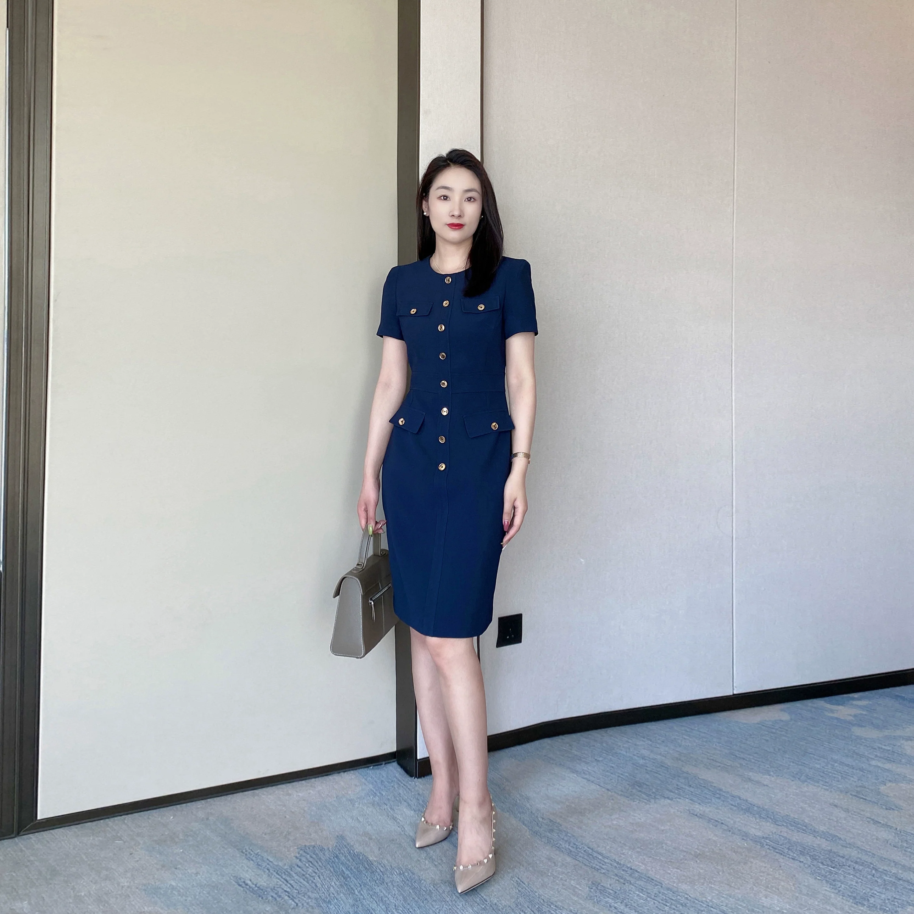 Elegant Summer Fitted Midi Dress with Short Sleeve – Navy - Image 3