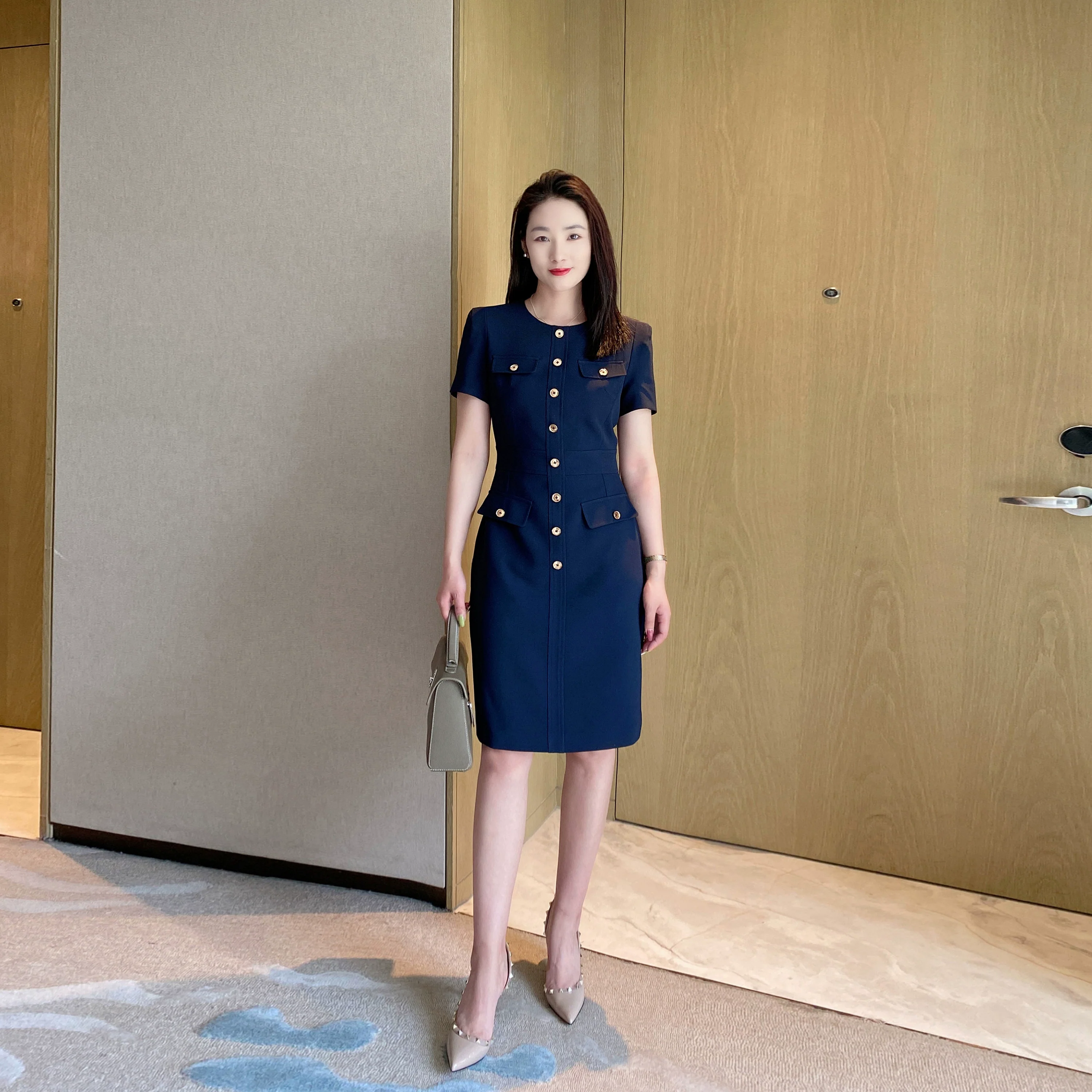 Elegant Summer Fitted Midi Dress with Short Sleeve – Navy - Image 4