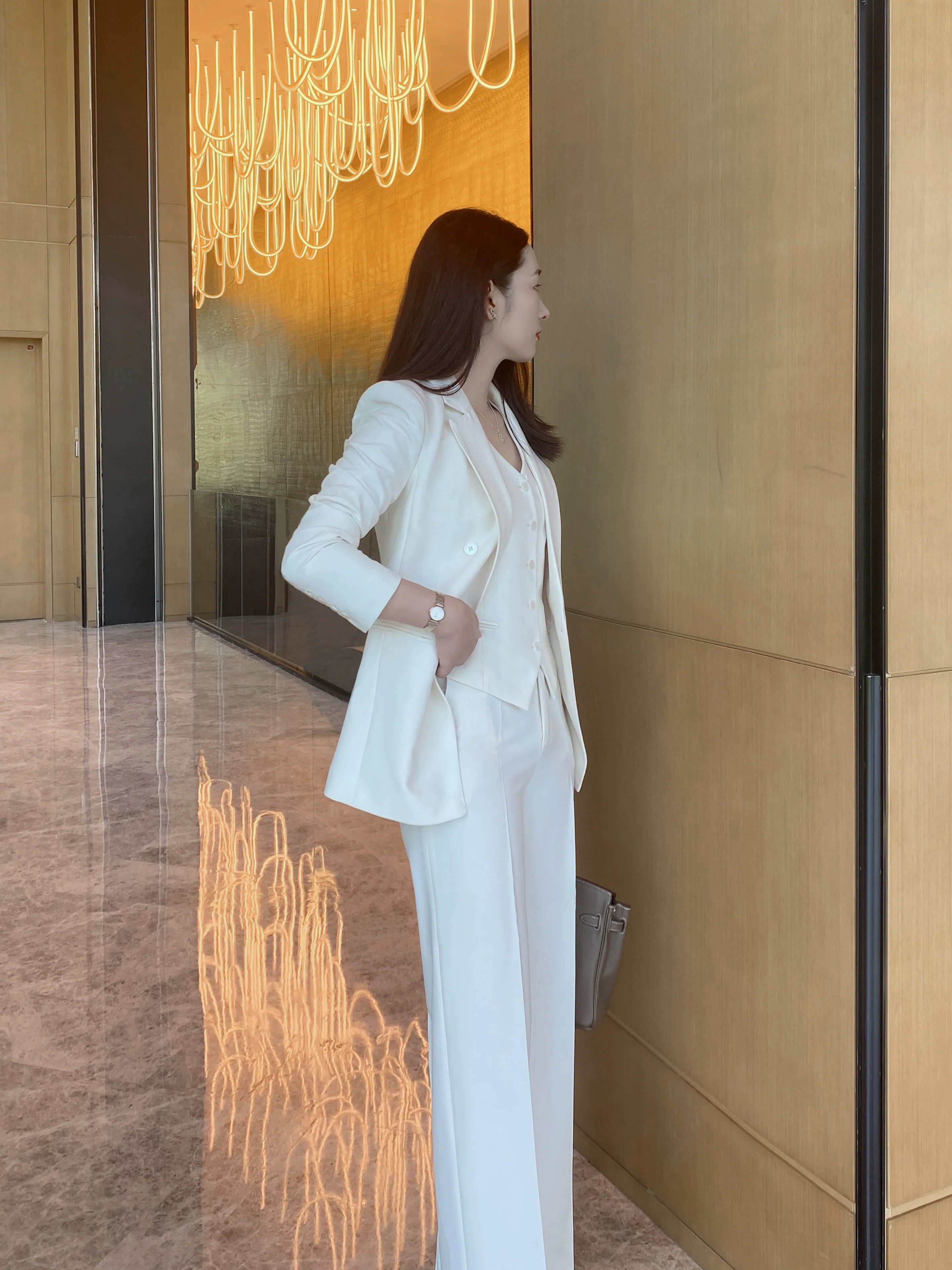Elegant White Autumn 3‑Piece Suit Set – Loose Straight Fit - Image 3