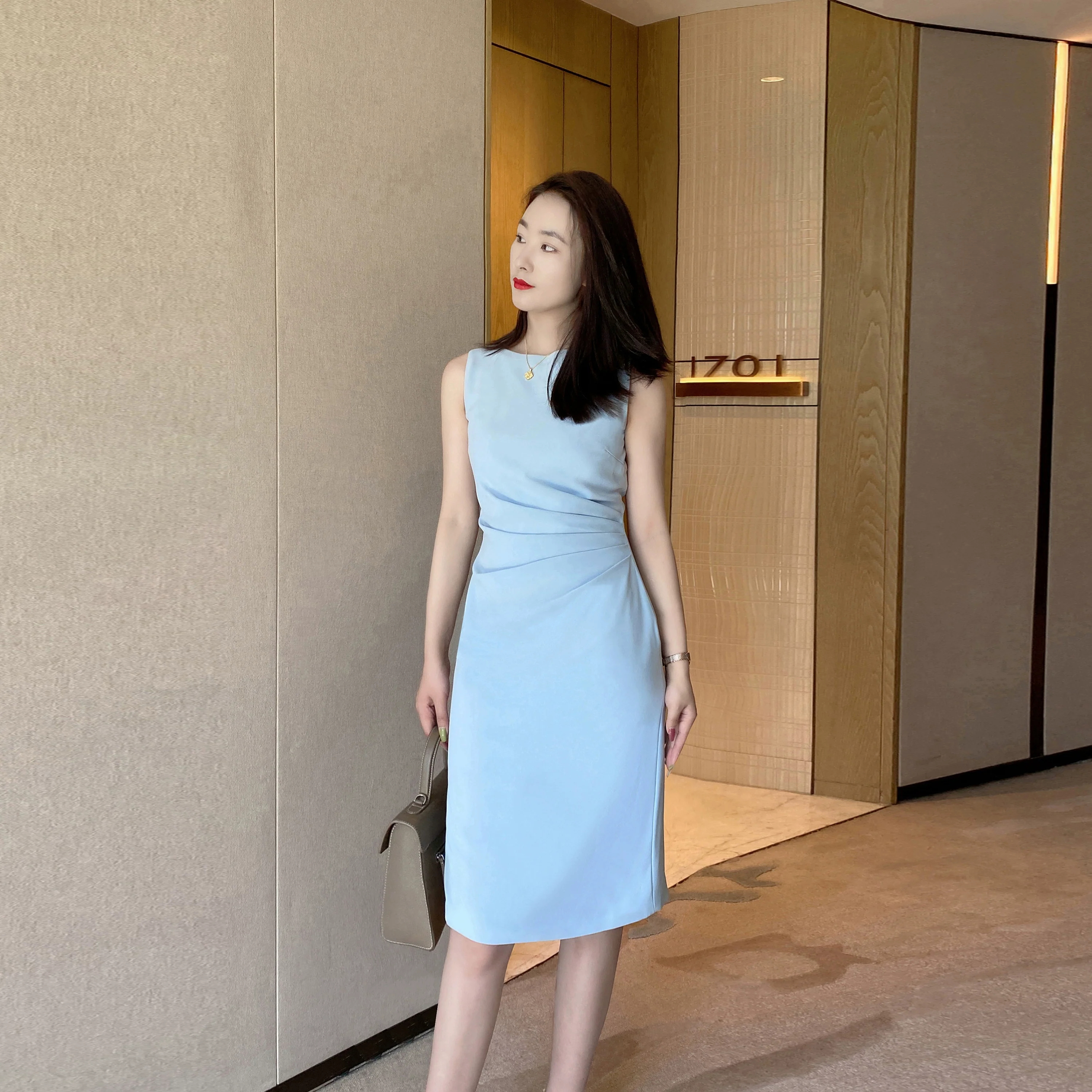 Elegant White-Blue Pleated One-Step Summer Skirt – Slim Fit Goddess Style - Image 4