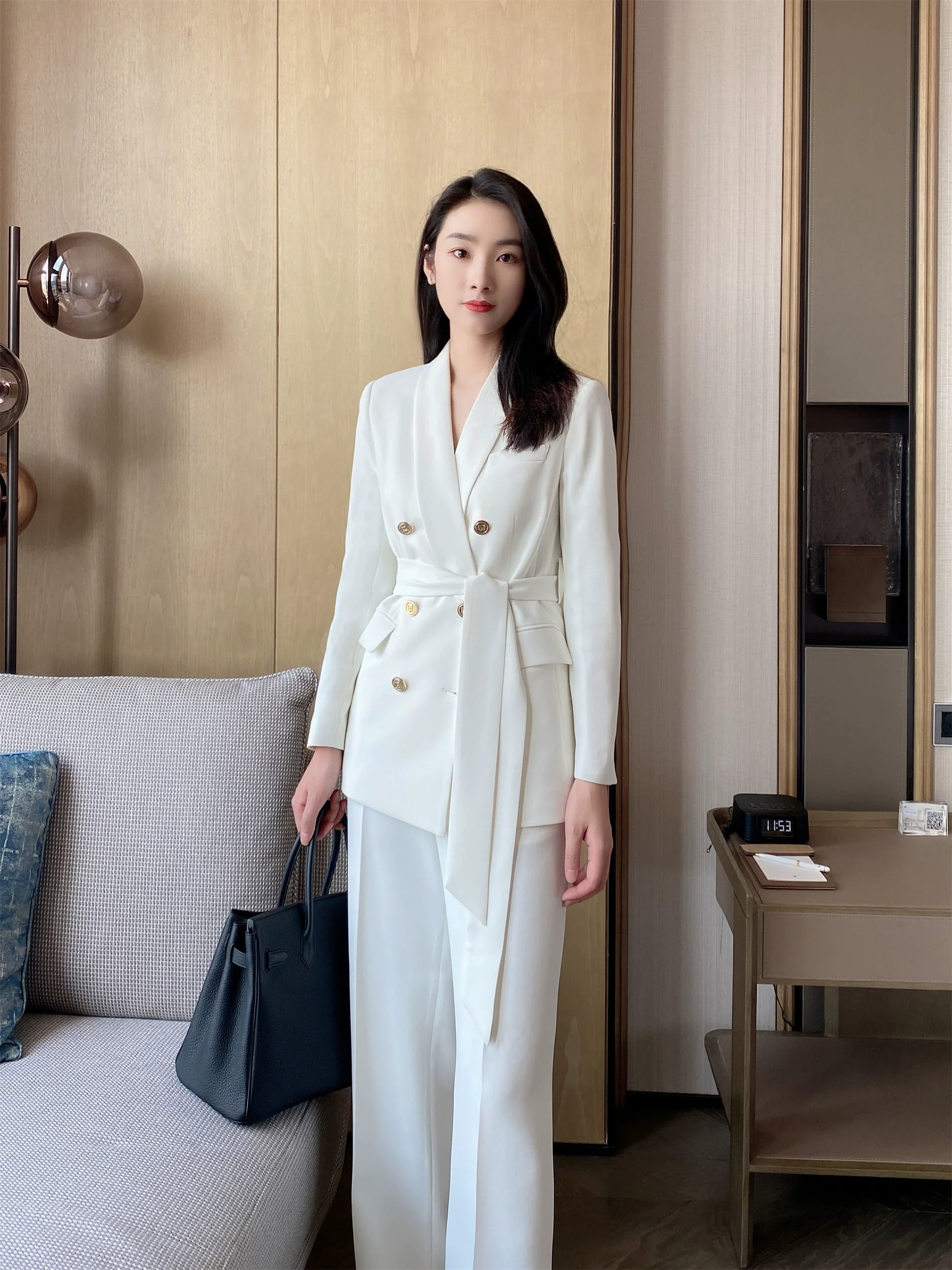 Elegant White Classic Suit Jacket and Trousers Set - Image 5
