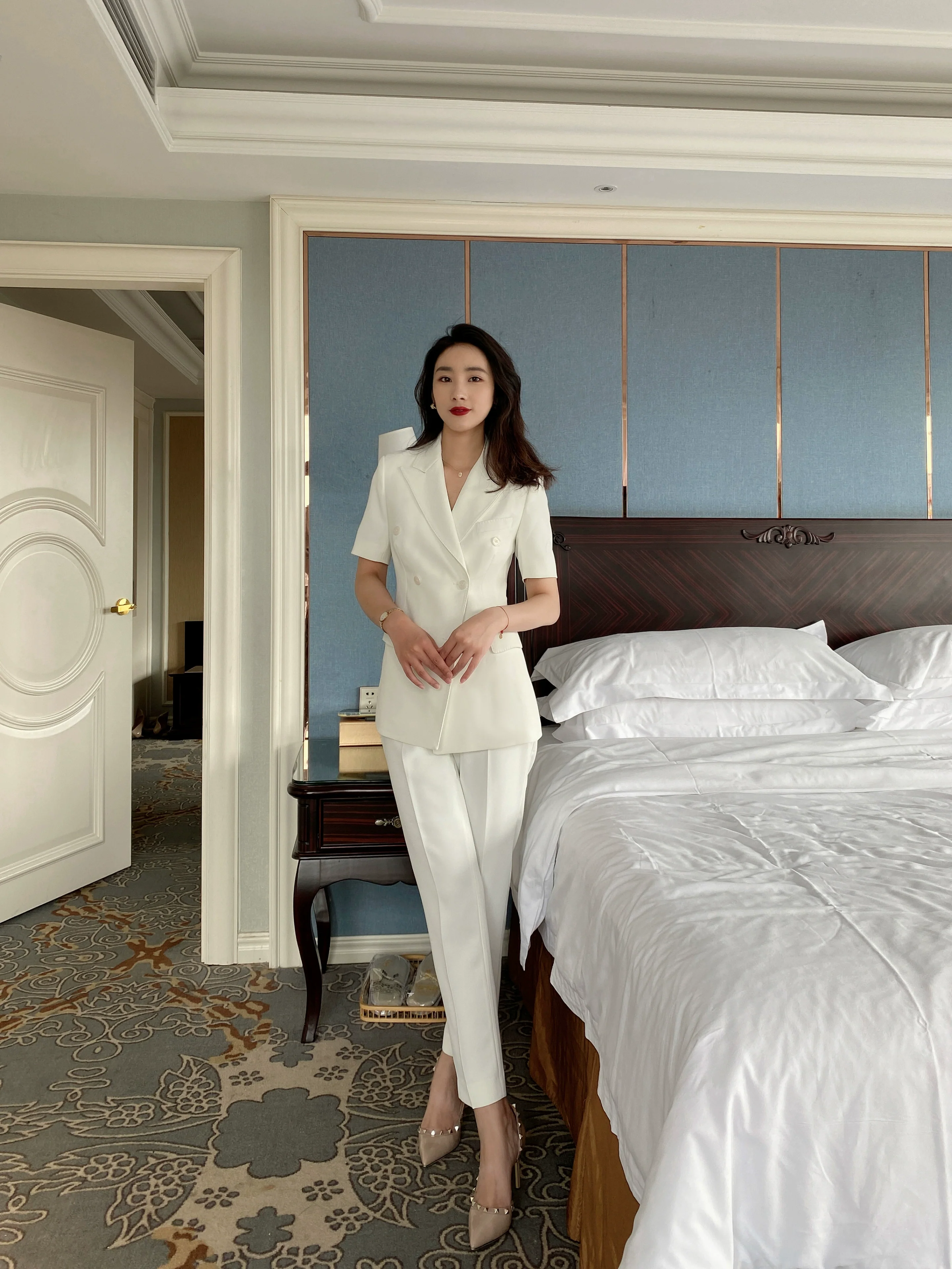 Elegant White Pearl Polyester Summer Suit Jacket with Short Sleeve - Image 2