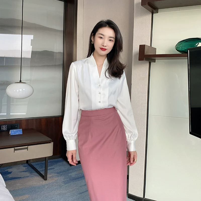 Elegant White V-Neck Loose Fit Summer Shirt for Women - Image 6