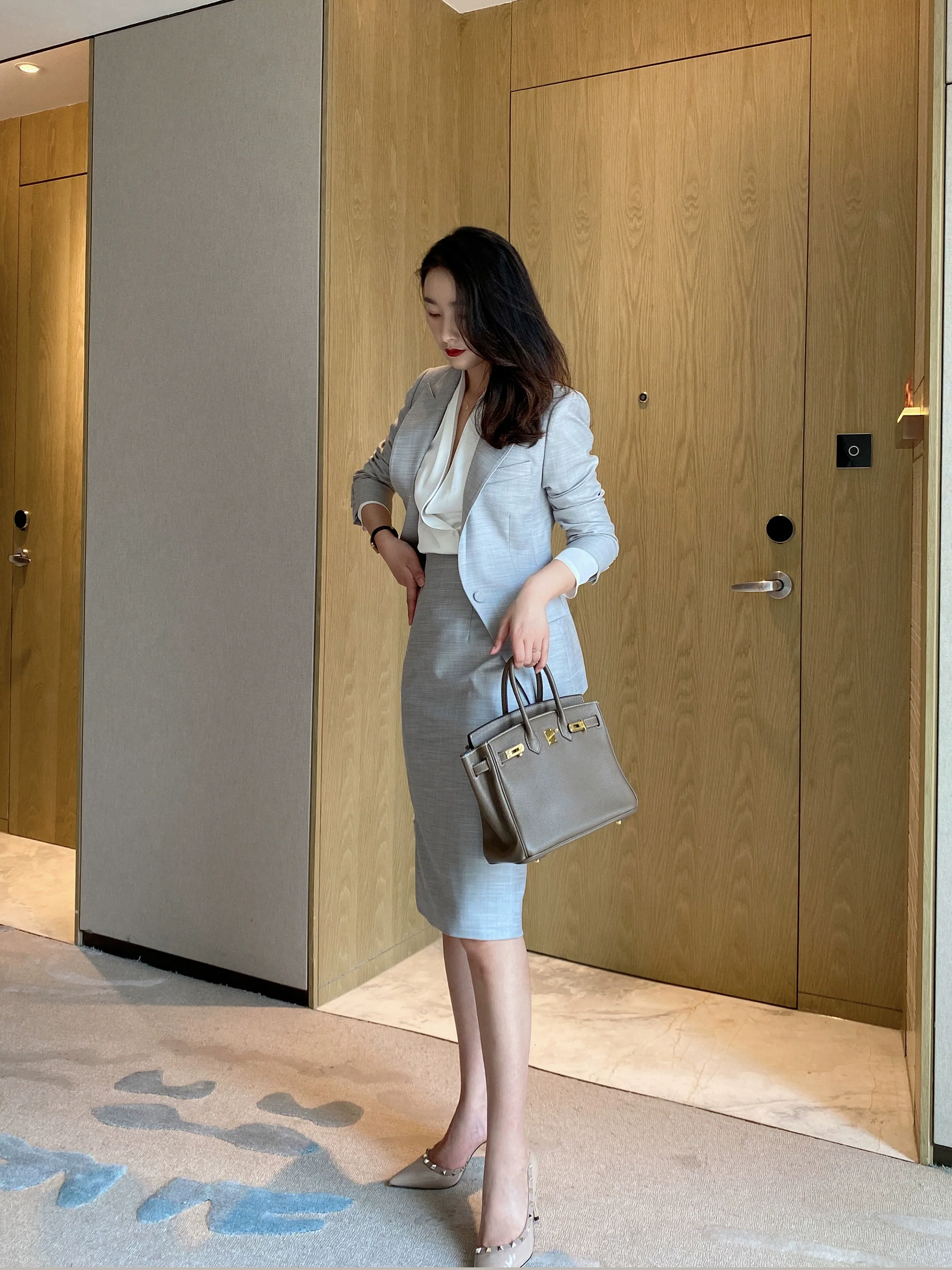 Light Grey Autumn Classic Suit – Fitted Jacket & Hip‑Accented Skirt - Image 6