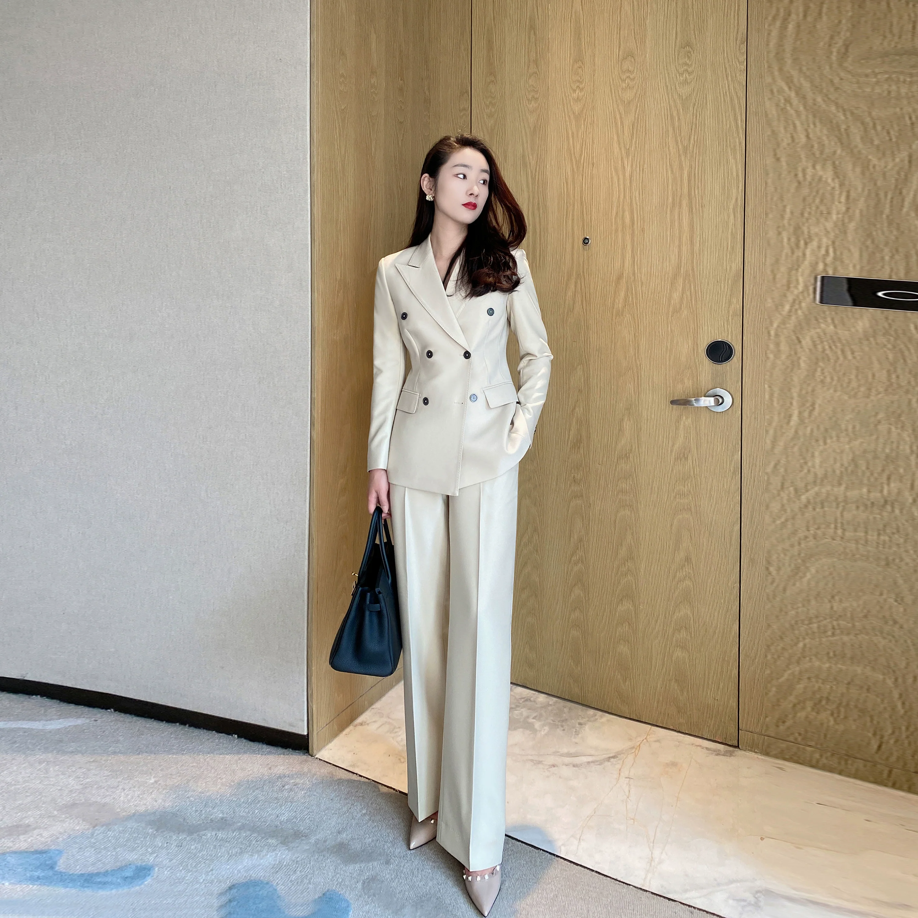 Off-White Classic Autumn Suit Set for Office – Loose Straight Fit - Image 5