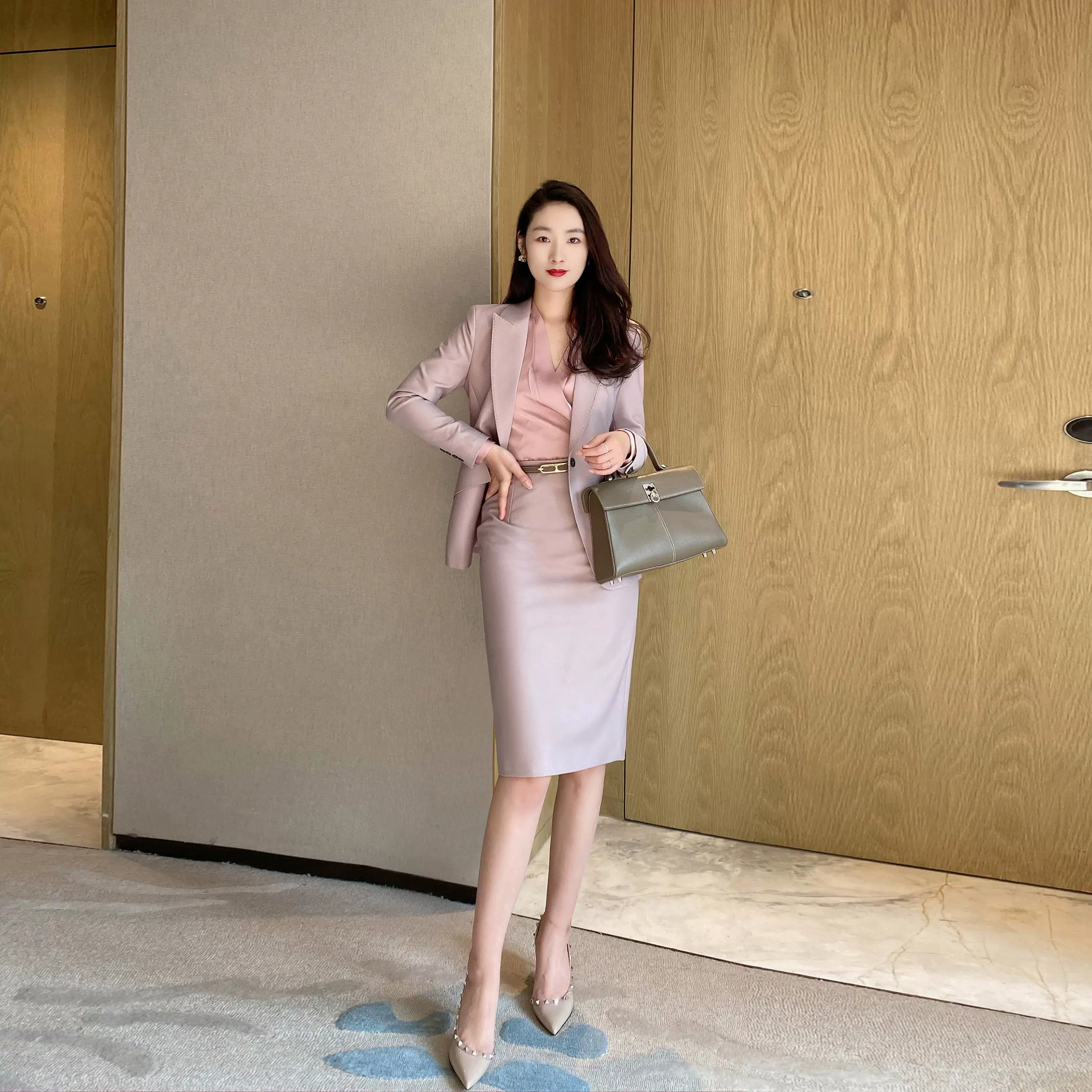 Spring Fuchsia Slim Fit Classic Suit Set with Hip Accents - Image 5