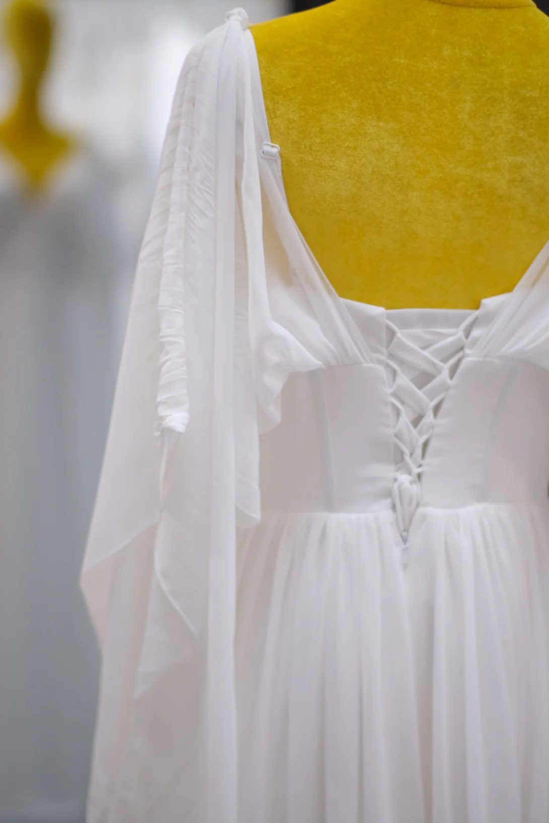 Premium Plain Pleated Size M Wedding Gown | Ready-to-Wear - Image 2
